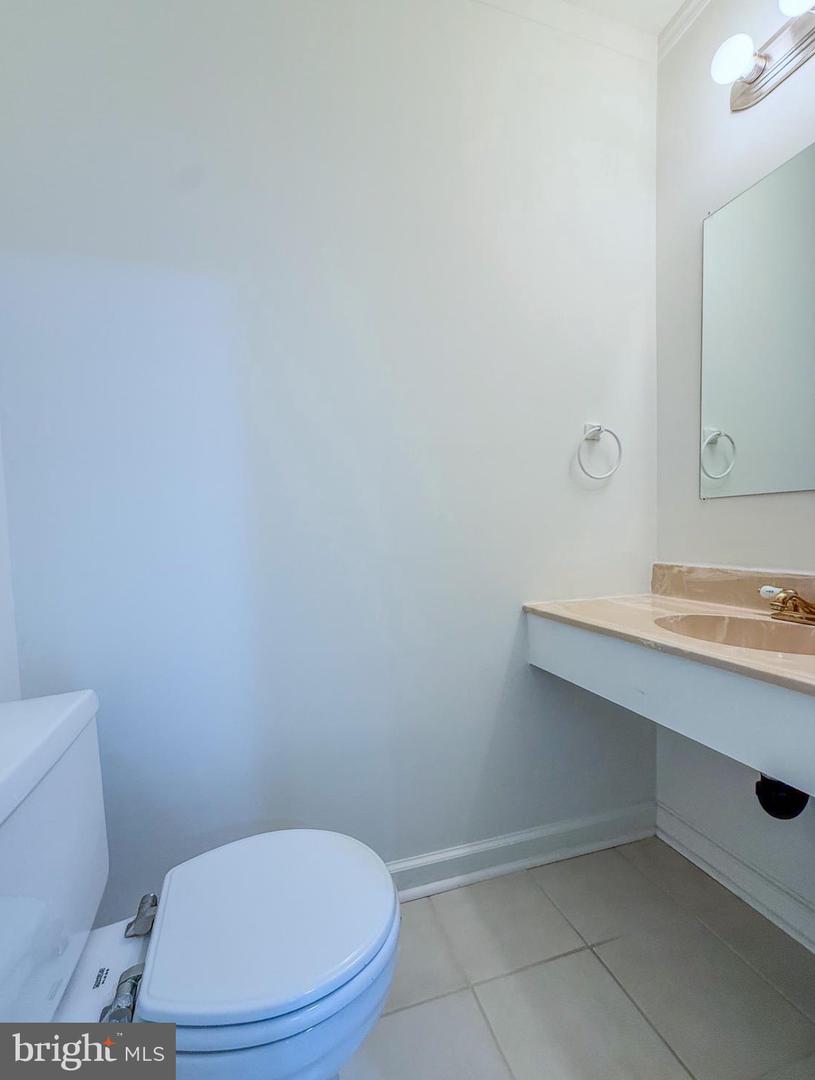 2437 GLENGYLE DR #222, VIENNA, Virginia 22181, 3 Bedrooms Bedrooms, ,2 BathroomsBathrooms,Residential,For sale,2437 GLENGYLE DR #222,VAFX2282754 MLS # VAFX2282754