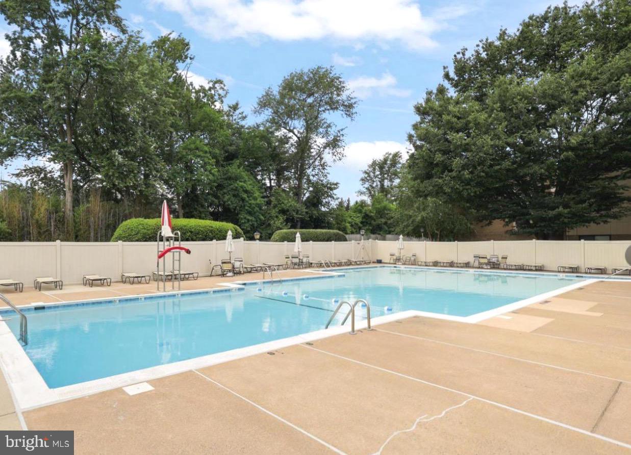 2437 GLENGYLE DR #222, VIENNA, Virginia 22181, 3 Bedrooms Bedrooms, ,2 BathroomsBathrooms,Residential,For sale,2437 GLENGYLE DR #222,VAFX2282754 MLS # VAFX2282754