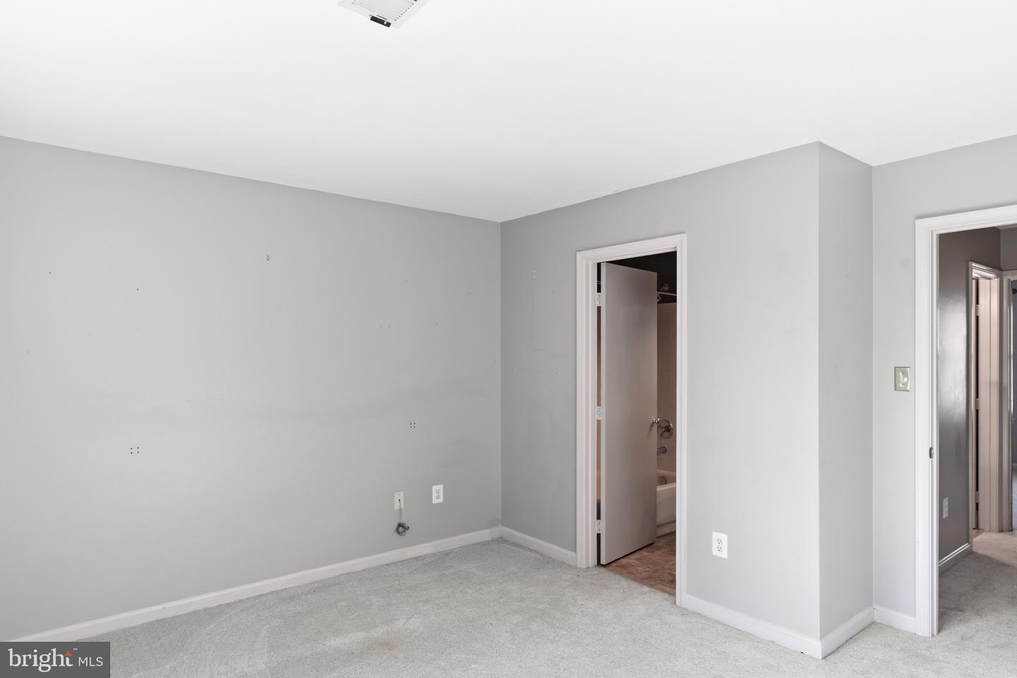 5680 WHITE DOVE LN, CLIFTON, Virginia 20124, 2 Bedrooms Bedrooms, ,3 BathroomsBathrooms,Residential,For sale,5680 WHITE DOVE LN,VAFX2283768 MLS # VAFX2283768