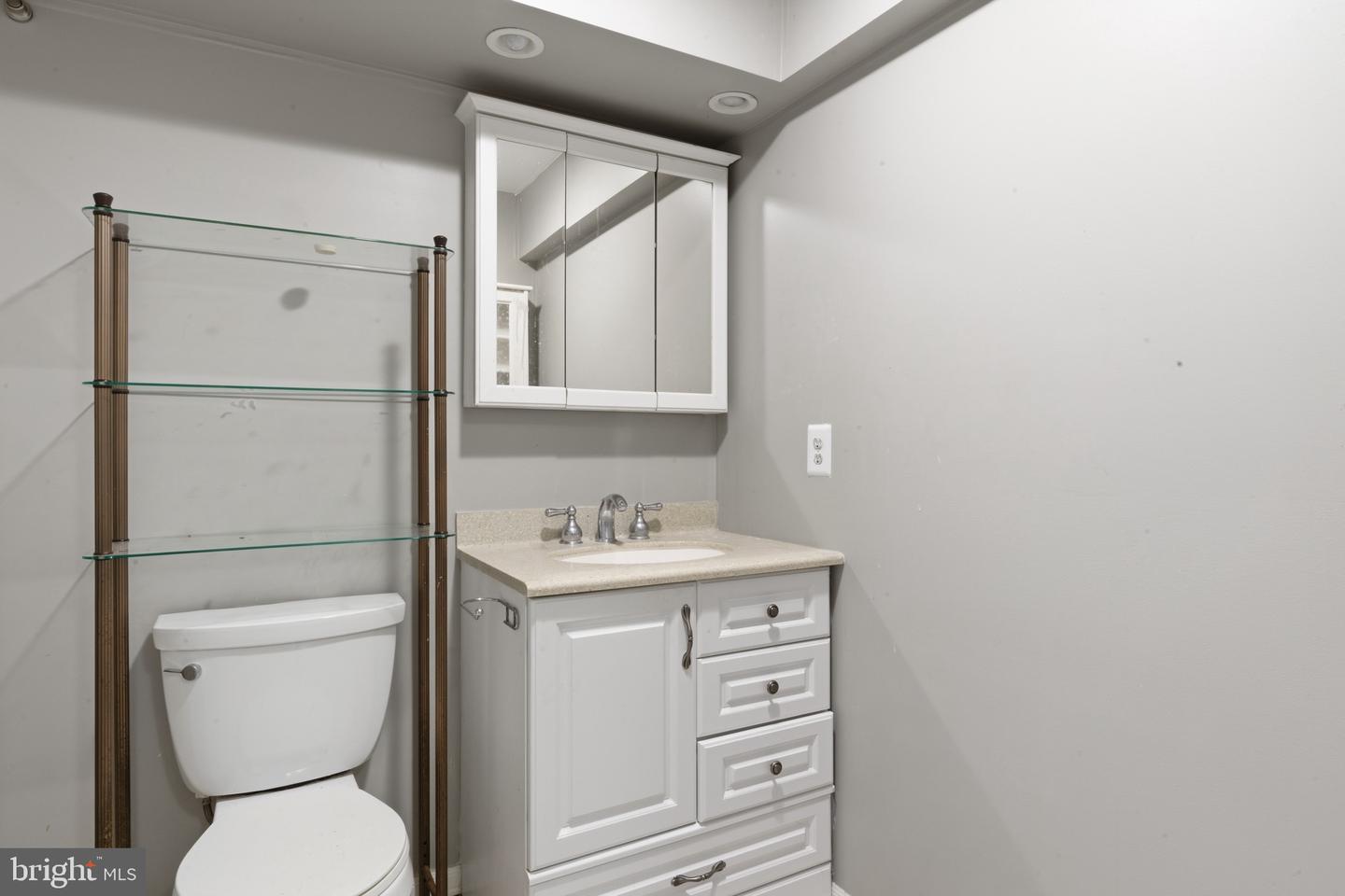 5680 WHITE DOVE LN, CLIFTON, Virginia 20124, 2 Bedrooms Bedrooms, ,3 BathroomsBathrooms,Residential,For sale,5680 WHITE DOVE LN,VAFX2283768 MLS # VAFX2283768