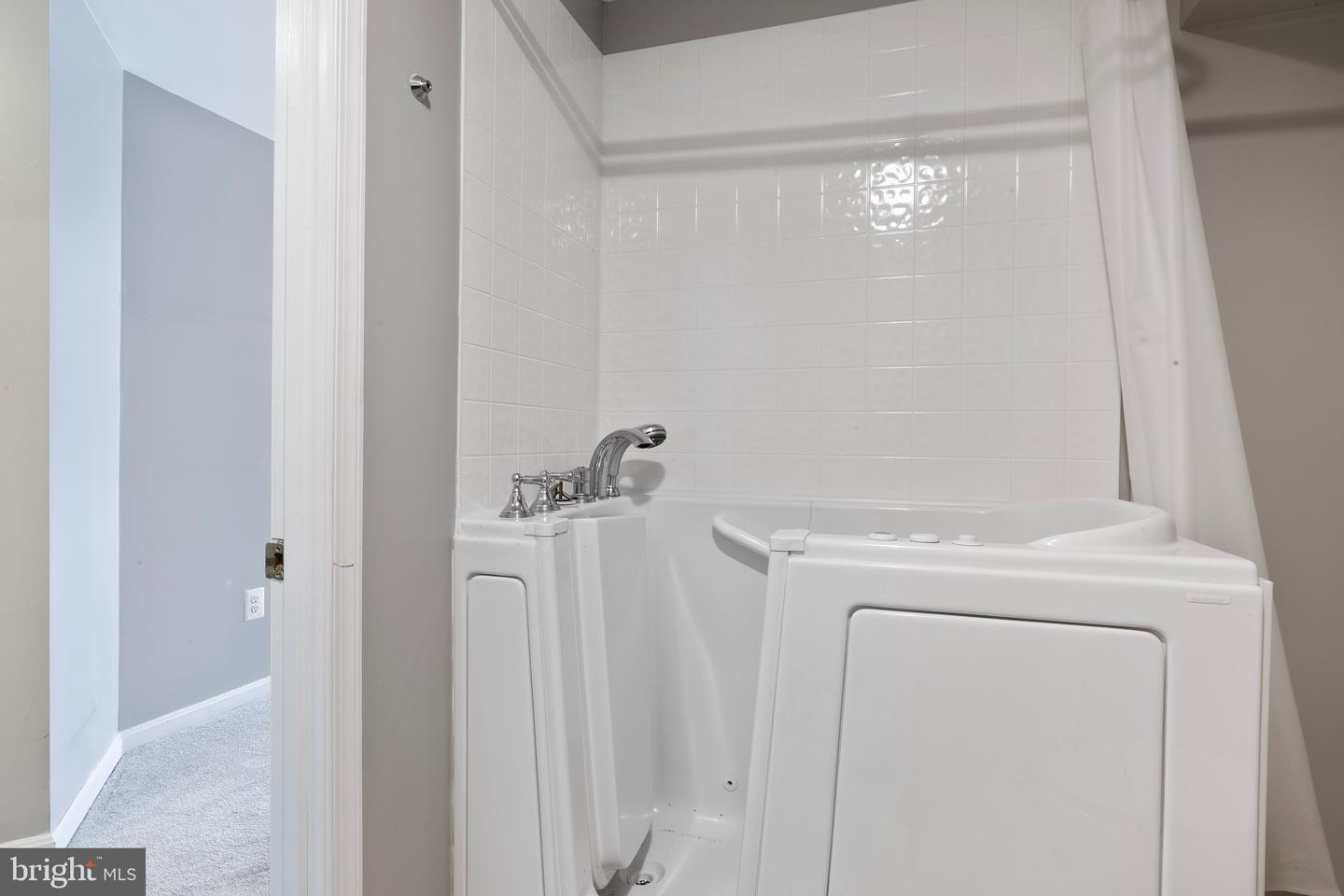 5680 WHITE DOVE LN, CLIFTON, Virginia 20124, 2 Bedrooms Bedrooms, ,3 BathroomsBathrooms,Residential,For sale,5680 WHITE DOVE LN,VAFX2283768 MLS # VAFX2283768