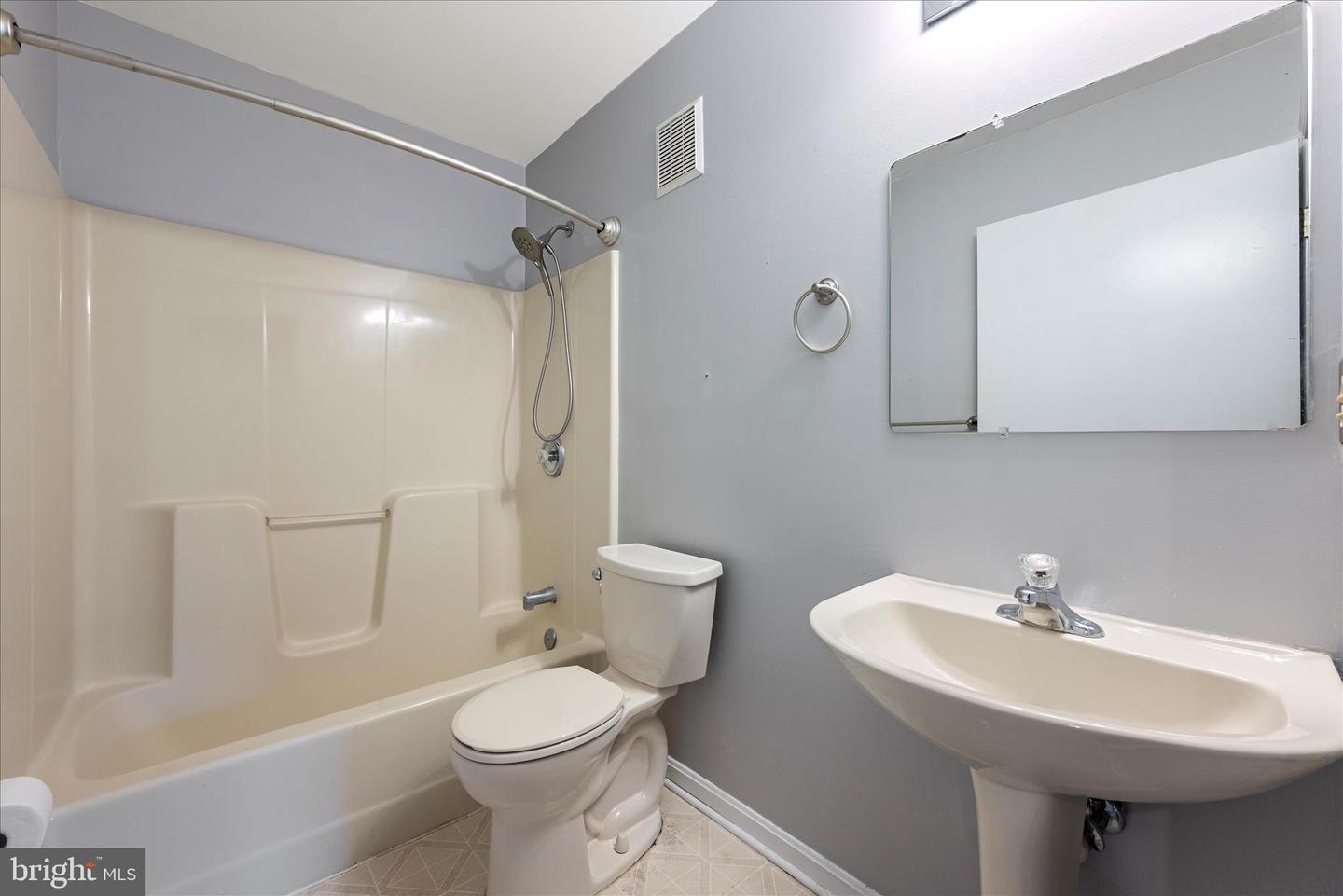 113-2 TIMBERLAKE TER #2, STEPHENS CITY, Virginia 22655, 2 Bedrooms Bedrooms, ,2 BathroomsBathrooms,Residential,For sale,113-2 TIMBERLAKE TER #2,VAFV2038726 MLS # VAFV2038726