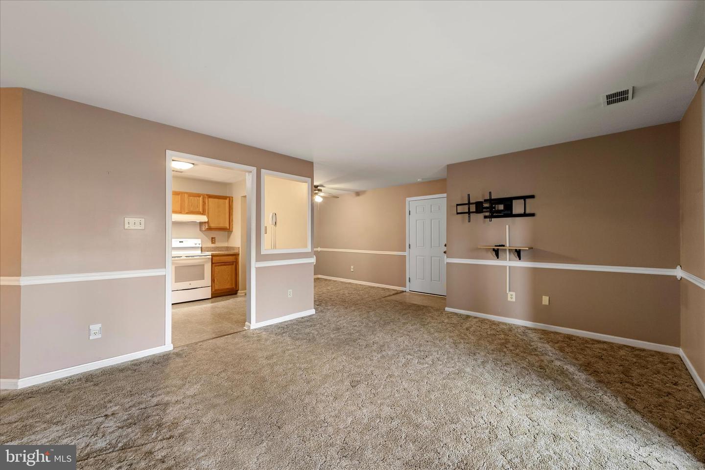 113-2 TIMBERLAKE TER #2, STEPHENS CITY, Virginia 22655, 2 Bedrooms Bedrooms, ,2 BathroomsBathrooms,Residential,For sale,113-2 TIMBERLAKE TER #2,VAFV2038726 MLS # VAFV2038726