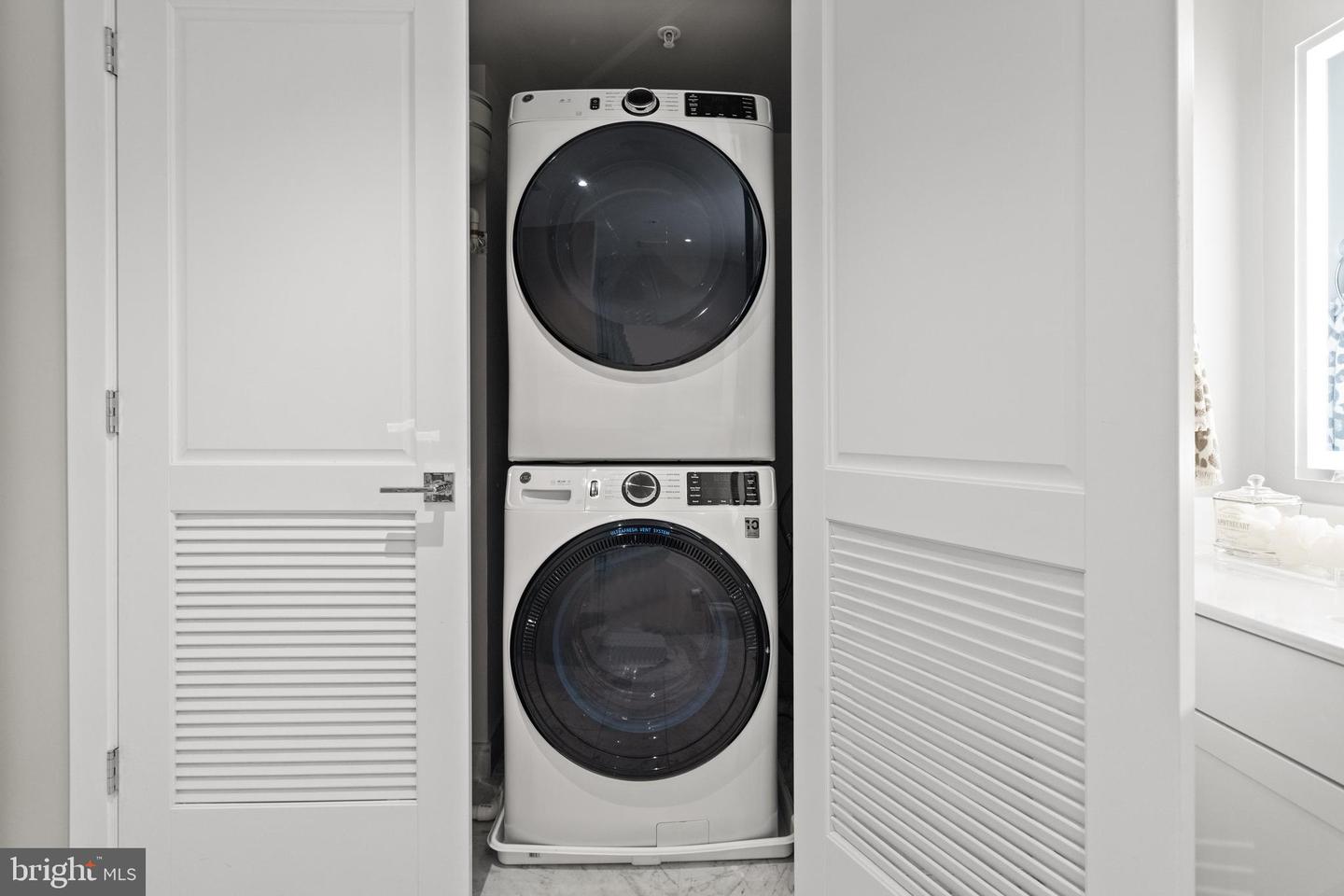 925 N FAIRFAX ST #406, ALEXANDRIA, Virginia 22314, 2 Bedrooms Bedrooms, ,1 BathroomBathrooms,Residential,For sale,925 N FAIRFAX ST #406,VAAX2053272 MLS # VAAX2053272