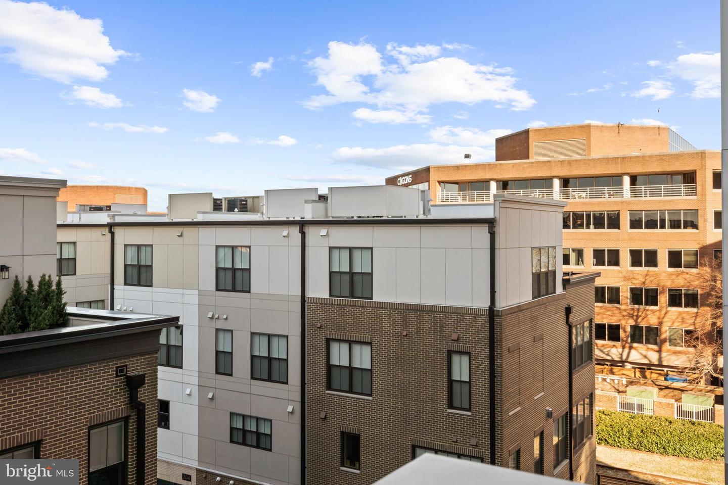 925 N FAIRFAX ST #406, ALEXANDRIA, Virginia 22314, 2 Bedrooms Bedrooms, ,1 BathroomBathrooms,Residential,For sale,925 N FAIRFAX ST #406,VAAX2053272 MLS # VAAX2053272