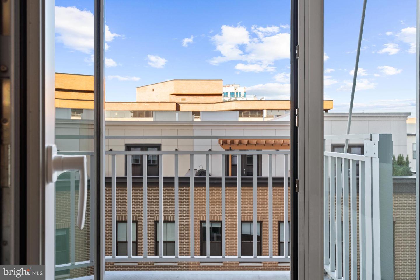 925 N FAIRFAX ST #406, ALEXANDRIA, Virginia 22314, 2 Bedrooms Bedrooms, ,1 BathroomBathrooms,Residential,For sale,925 N FAIRFAX ST #406,VAAX2053272 MLS # VAAX2053272