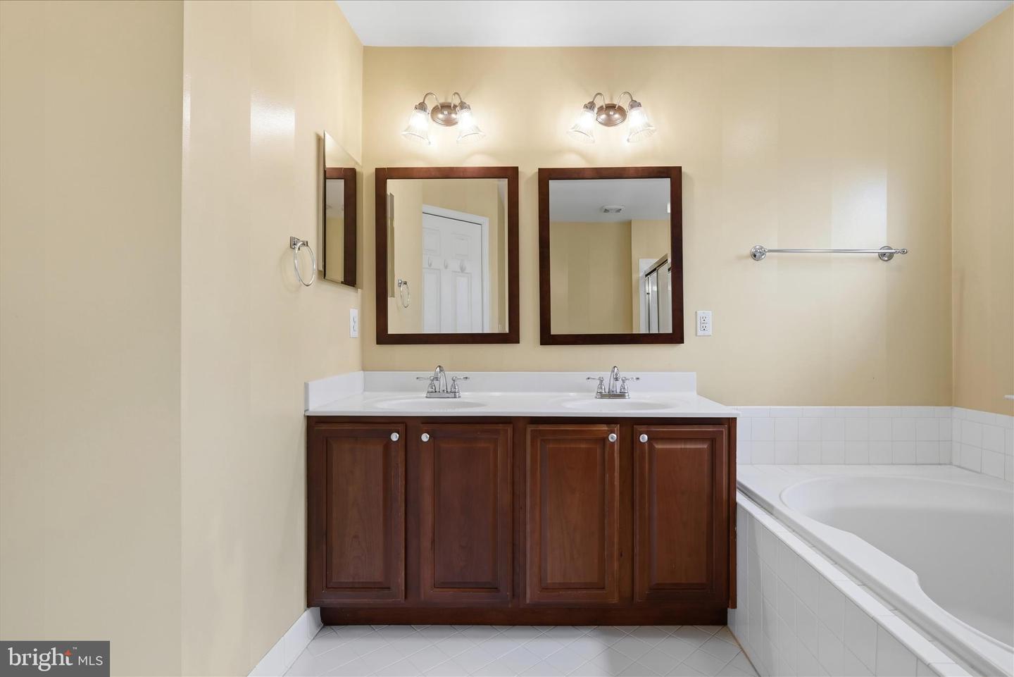 9632 POTTERS HILL CIR, LORTON, Virginia 22079, 3 Bedrooms Bedrooms, ,2 BathroomsBathrooms,Residential,For sale,9632 POTTERS HILL CIR,VAFX2288644 MLS # VAFX2288644