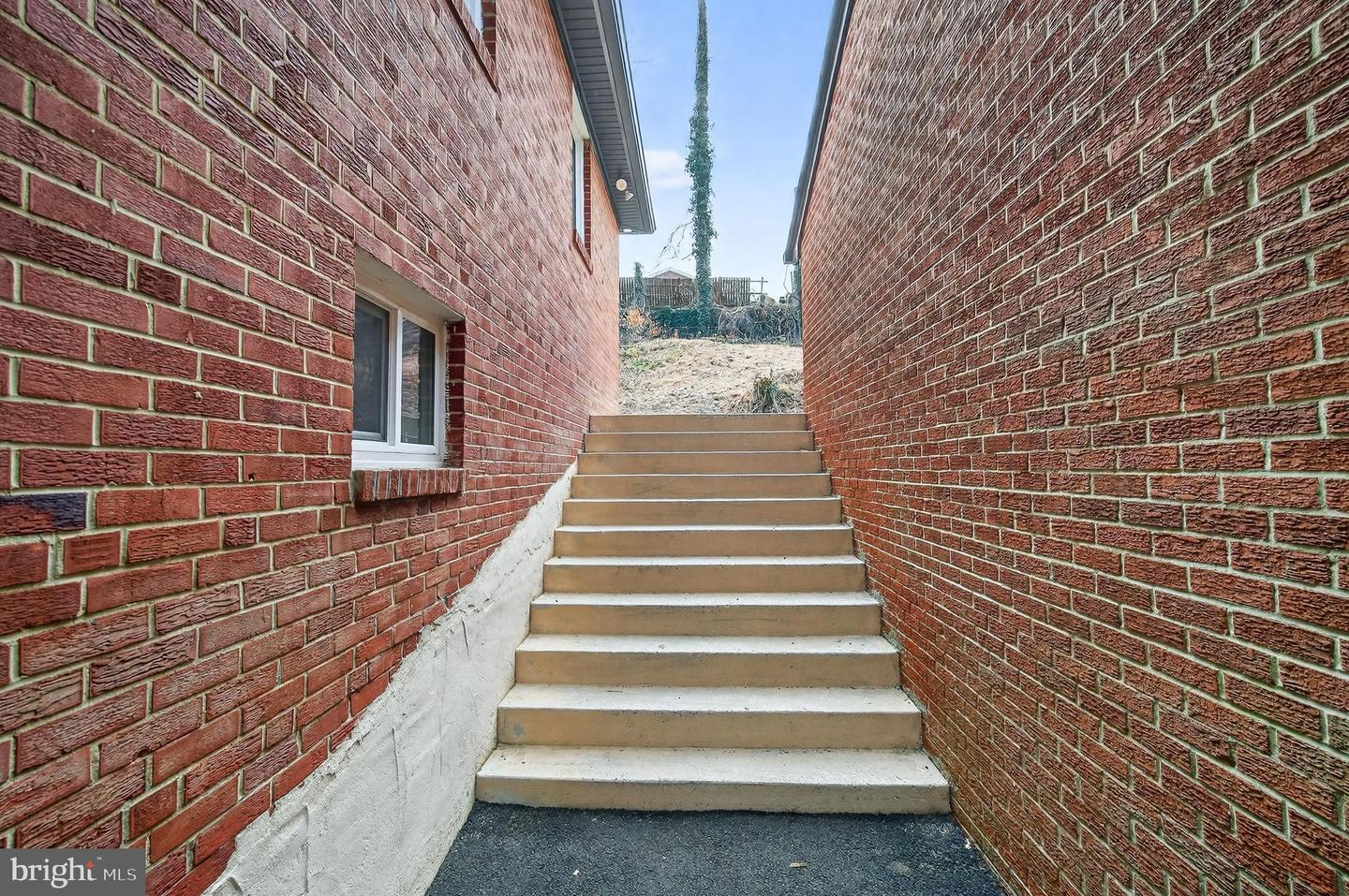 6351 MONTROSE ST, ALEXANDRIA, Virginia 22312, 5 Bedrooms Bedrooms, ,4 BathroomsBathrooms,Residential,For sale,6351 MONTROSE ST,VAFX2288646 MLS # VAFX2288646