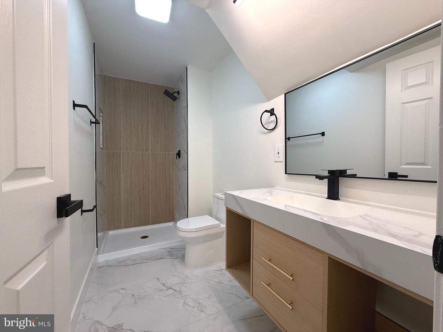 3527 JEAN ST, FAIRFAX, Virginia 22030, 3 Bedrooms Bedrooms, ,2 BathroomsBathrooms,Residential,For sale,3527 JEAN ST,VAFC2007738 MLS # VAFC2007738