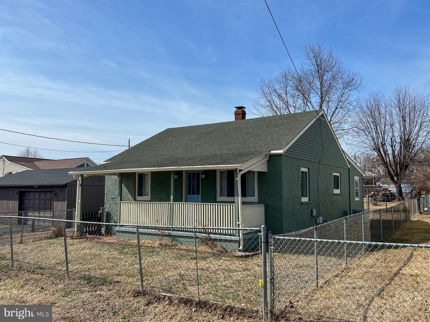 306 N KELLY ST, CULPEPER, Virginia 22701, 3 Bedrooms Bedrooms, 6 Rooms Rooms,1 BathroomBathrooms,Residential,For sale,306 N KELLY ST,VACU2012652 MLS # VACU2012652