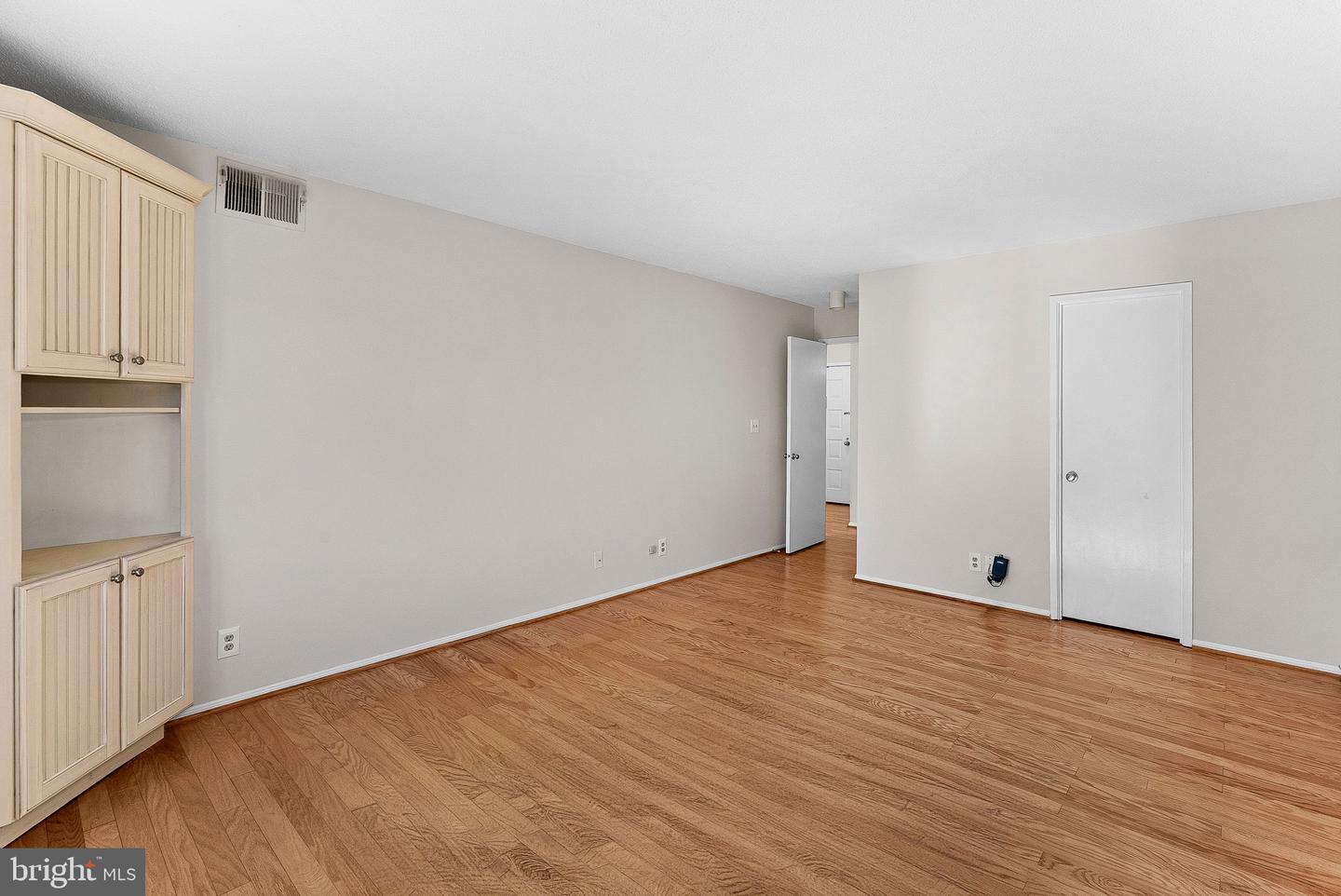 8340 GREENSBORO DR #118, MCLEAN, Virginia 22102, 1 Bedroom Bedrooms, ,1 BathroomBathrooms,Residential,For sale,8340 GREENSBORO DR #118,VAFX2291602 MLS # VAFX2291602