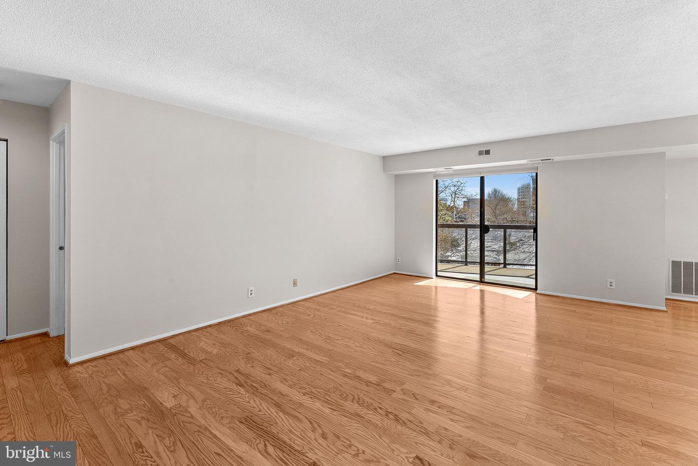 8340 GREENSBORO DR #118, MCLEAN, Virginia 22102, 1 Bedroom Bedrooms, ,1 BathroomBathrooms,Residential,For sale,8340 GREENSBORO DR #118,VAFX2291602 MLS # VAFX2291602