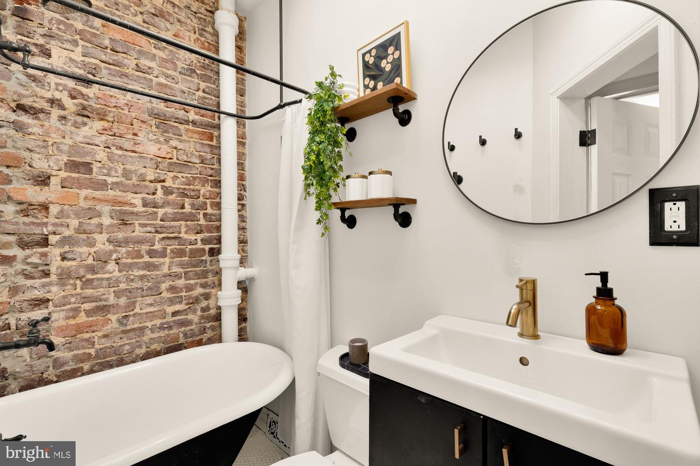 1237 POTOMAC AVE SE, WASHINGTON, District Of Columbia 20003, 2 Bedrooms Bedrooms, ,1 BathroomBathrooms,Residential,For sale,1237 POTOMAC AVE SE,DCDC2246800 MLS # DCDC2246800