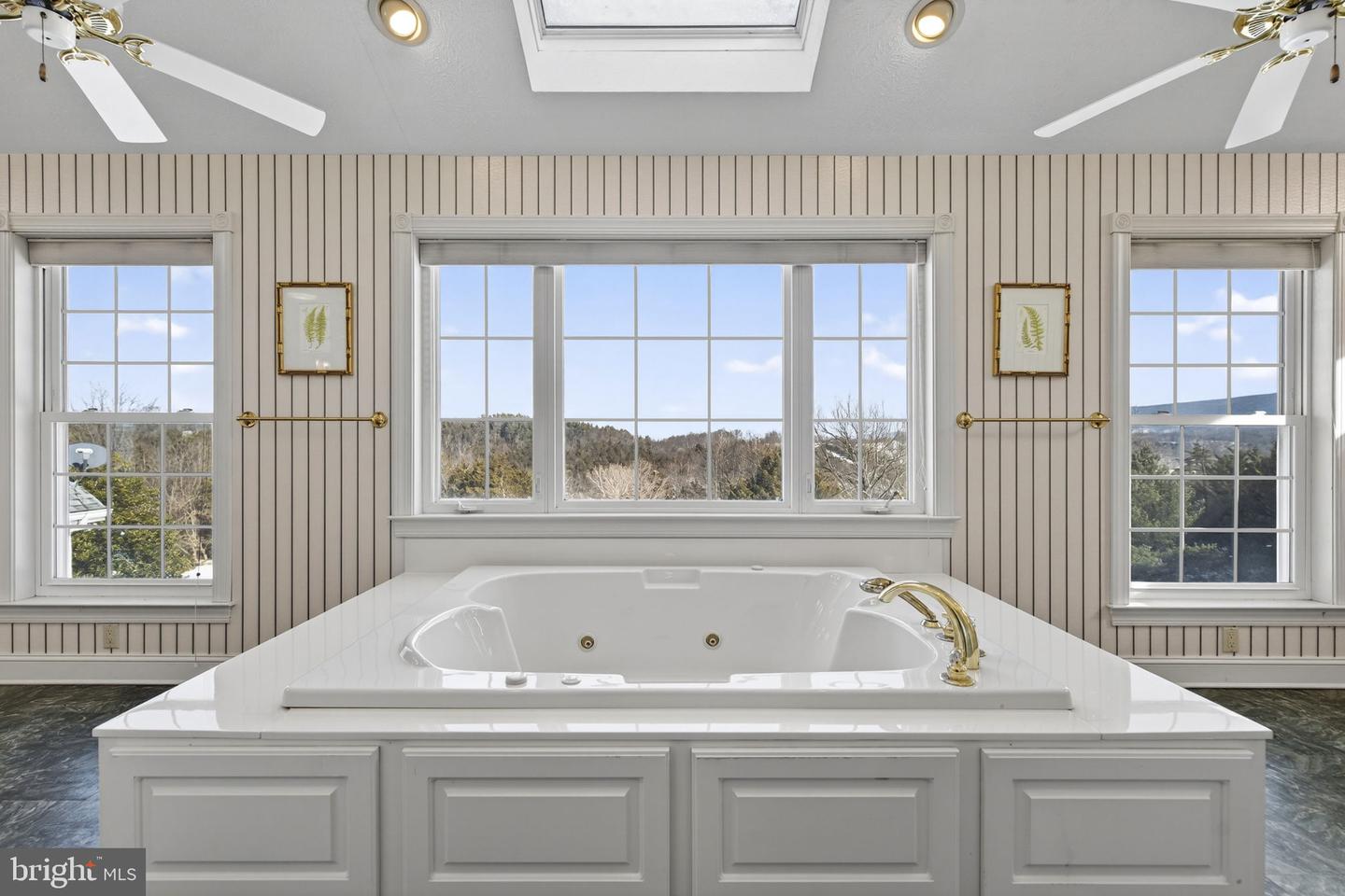 256 CLIFFSIDE DR, EDINBURG, Virginia 22824, 5 Bedrooms Bedrooms, 11 Rooms Rooms,5 BathroomsBathrooms,Residential,For sale,256 CLIFFSIDE DR,VASH2013636 MLS # VASH2013636 256 CLIFFSIDE DR, EDINBURG, Virginia 22824, 5 Bedrooms Bedrooms, 11 Rooms Rooms,5 BathroomsBathrooms,Residential,For sale,256 CLIFFSIDE DR,VASH2013636 MLS # VASH2013636