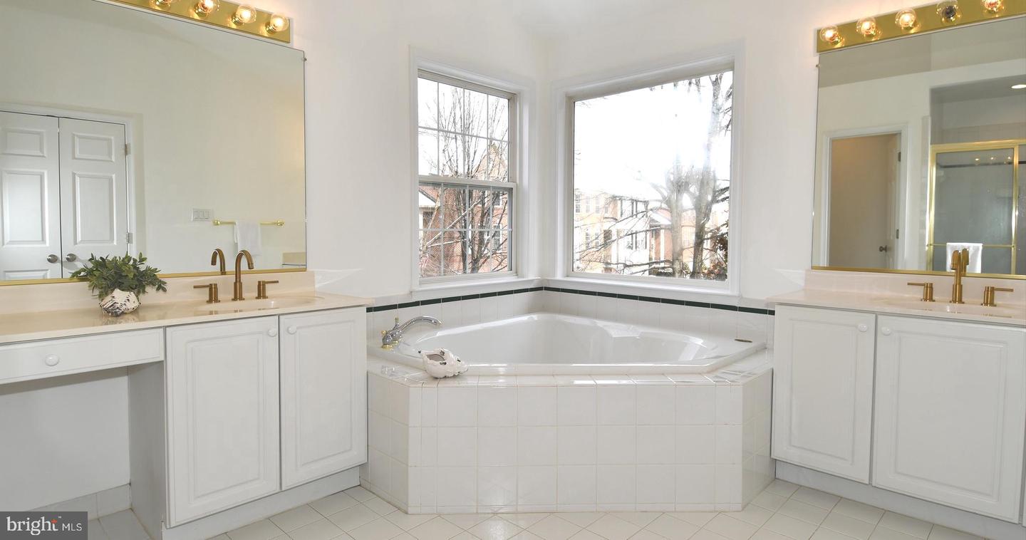 20630 MUDDY HARBOUR SQ, STERLING, Virginia 20165, 3 Bedrooms Bedrooms, ,3 BathroomsBathrooms,Residential,For sale,20630 MUDDY HARBOUR SQ,VALO2116414 MLS # VALO2116414