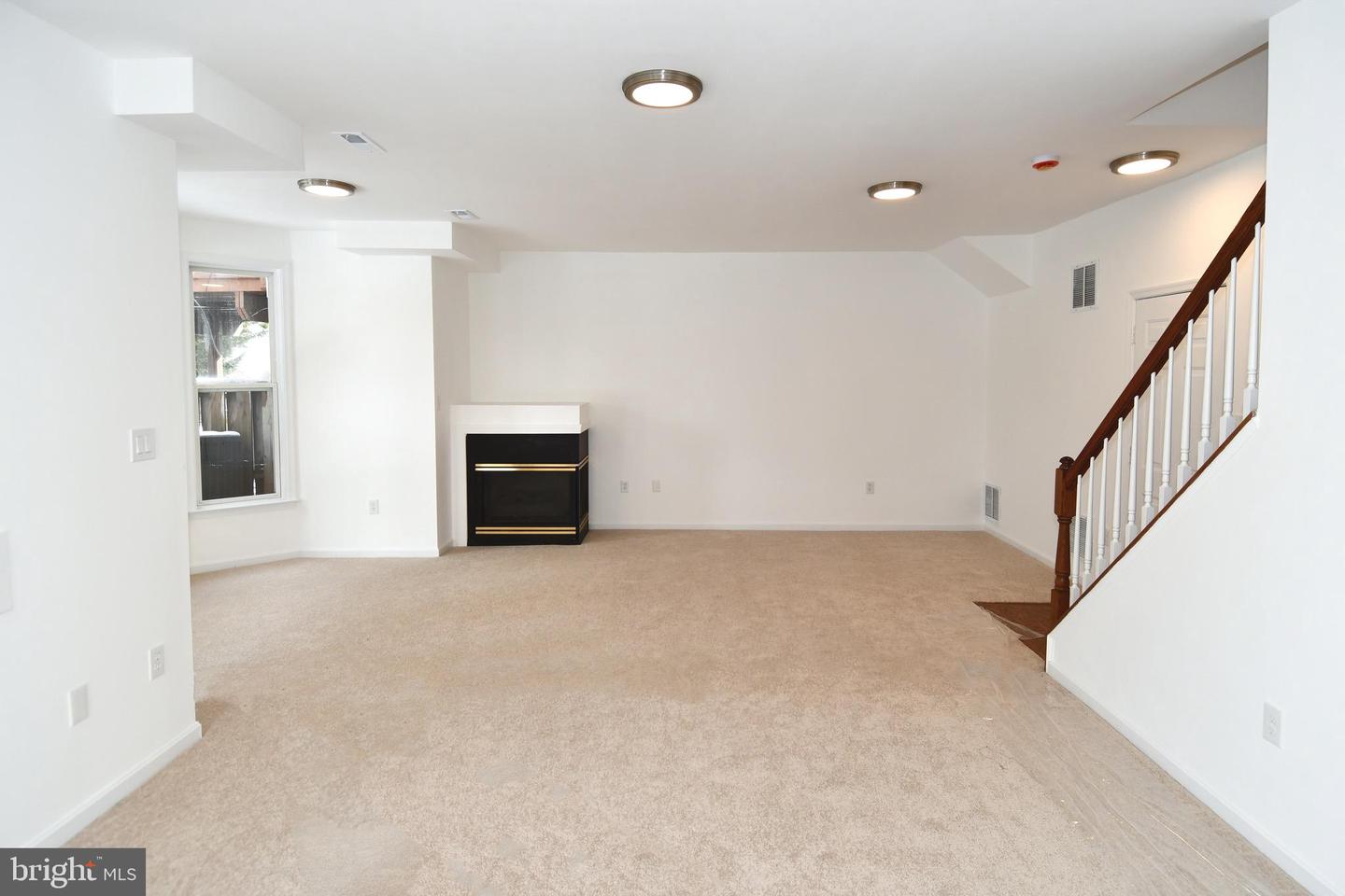 20630 MUDDY HARBOUR SQ, STERLING, Virginia 20165, 3 Bedrooms Bedrooms, ,3 BathroomsBathrooms,Residential,For sale,20630 MUDDY HARBOUR SQ,VALO2116414 MLS # VALO2116414