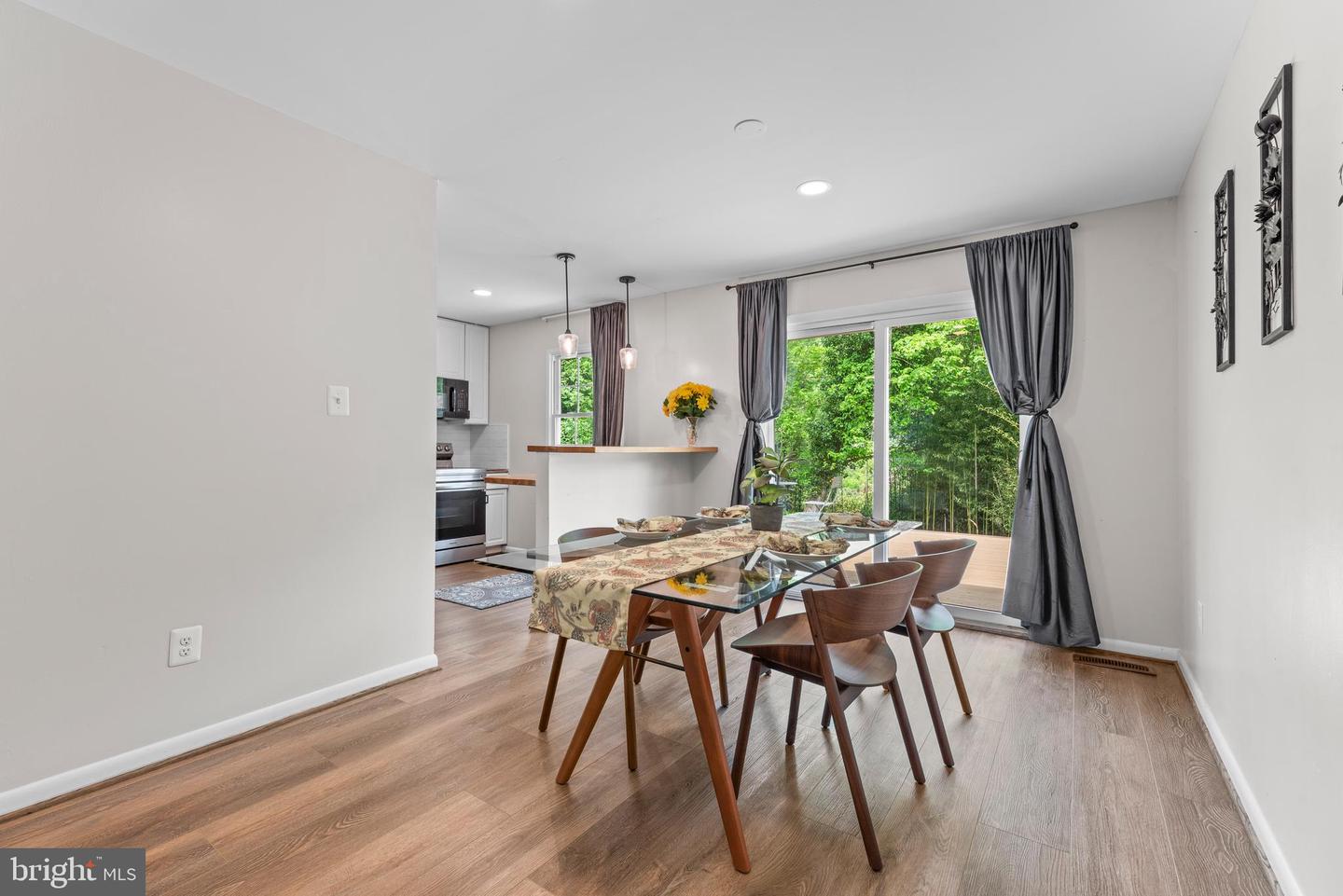 9518 CENTER ST, VIENNA, Virginia 22181, 4 Bedrooms Bedrooms, ,3 BathroomsBathrooms,Residential,For sale,9518 CENTER ST,VAFX2292164 MLS # VAFX2292164 9518 CENTER ST, VIENNA, Virginia 22181, 4 Bedrooms Bedrooms, ,3 BathroomsBathrooms,Residential,For sale,9518 CENTER ST,VAFX2292164 MLS # VAFX2292164