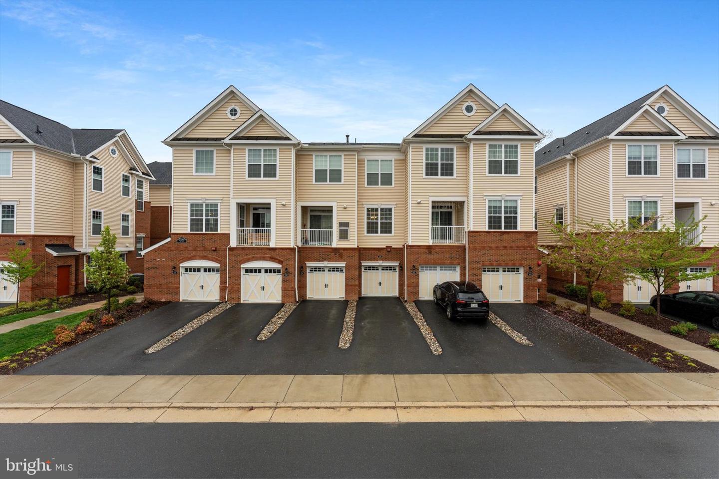 23265 MILLTOWN KNOLL SQ #109, ASHBURN, Virginia 20148, 2 Bedrooms Bedrooms, ,2 BathroomsBathrooms,Residential,For sale,23265 MILLTOWN KNOLL SQ #109,VALO2116442 MLS # VALO2116442