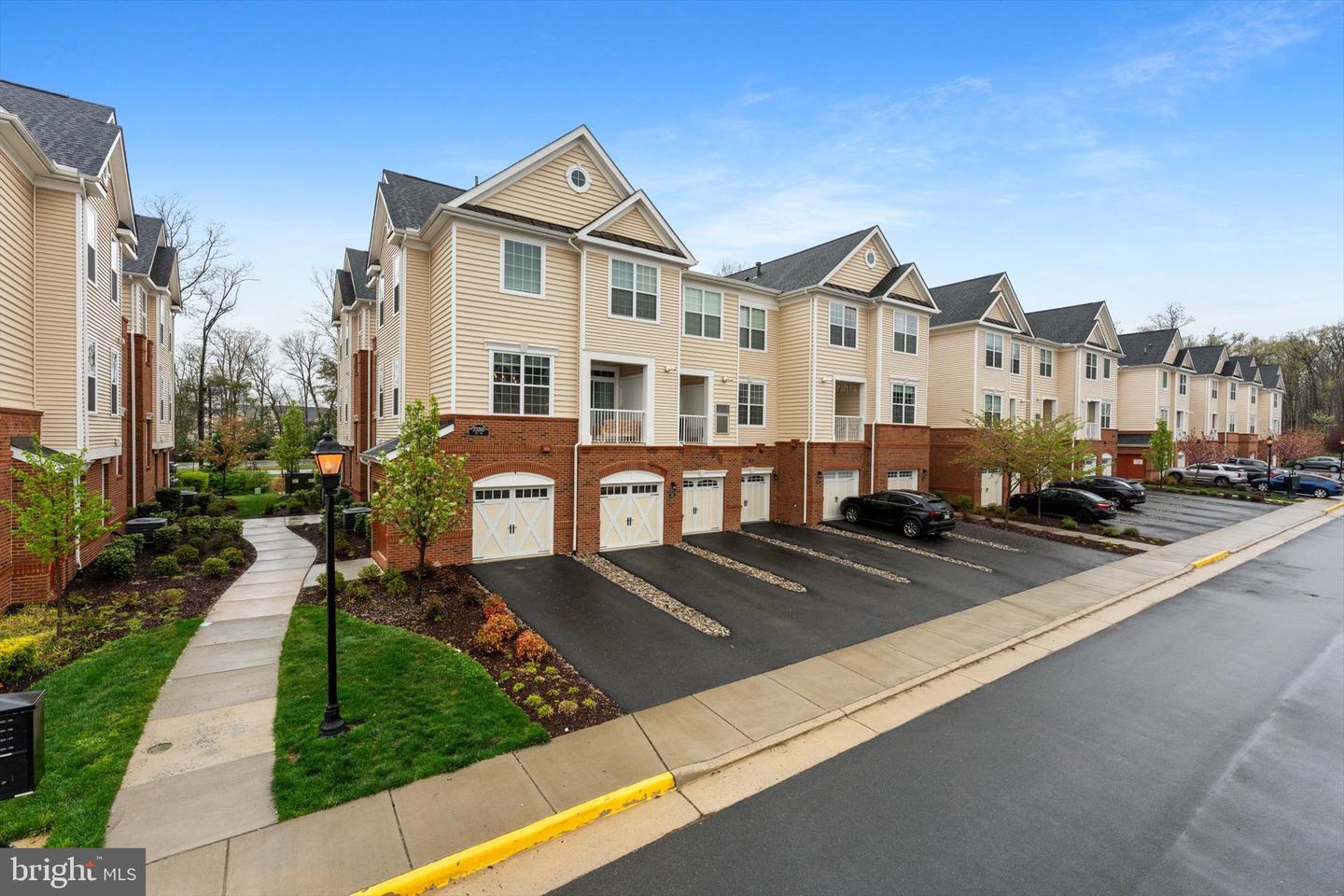 23265 MILLTOWN KNOLL SQ #109, ASHBURN, Virginia 20148, 2 Bedrooms Bedrooms, ,2 BathroomsBathrooms,Residential,For sale,23265 MILLTOWN KNOLL SQ #109,VALO2116442 MLS # VALO2116442