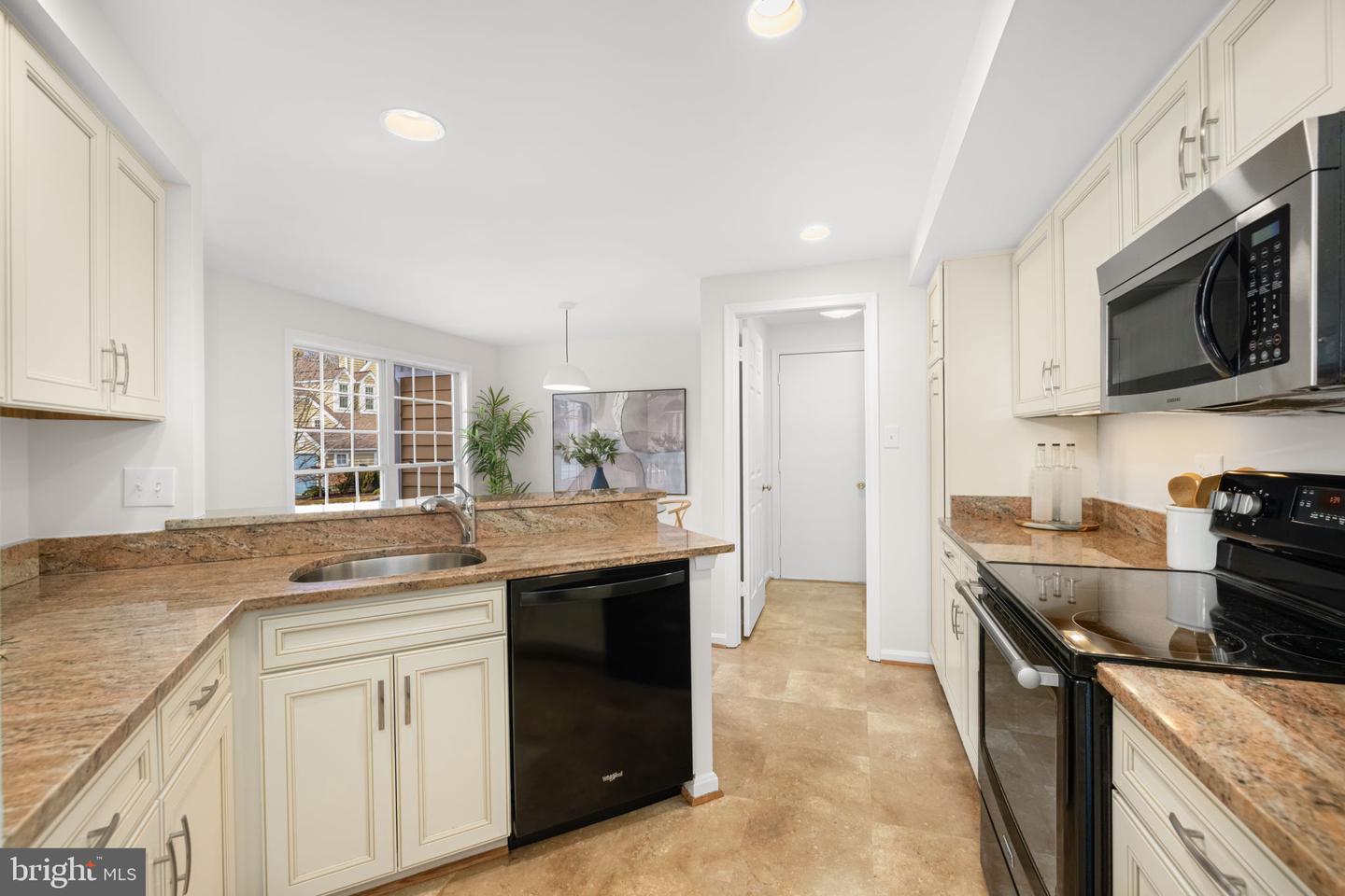 1509 DEER POINT WAY, RESTON, Virginia 20194, 2 Bedrooms Bedrooms, ,3 BathroomsBathrooms,Residential,For sale,1509 DEER POINT WAY,VAFX2292604 MLS # VAFX2292604