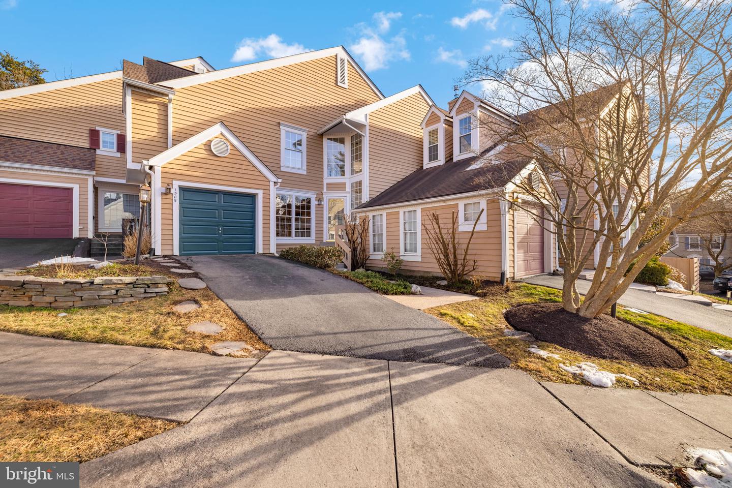 1509 DEER POINT WAY, RESTON, Virginia 20194, 2 Bedrooms Bedrooms, ,3 BathroomsBathrooms,Residential,For sale,1509 DEER POINT WAY,VAFX2292604 MLS # VAFX2292604