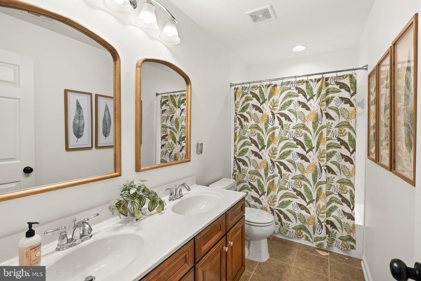 1304 BRIGADIER DR, FREDERICKSBURG, Virginia 22401, 3 Bedrooms Bedrooms, 16 Rooms Rooms,3 BathroomsBathrooms,Residential,For sale,1304 BRIGADIER DR,VAFB2009720 MLS # VAFB2009720