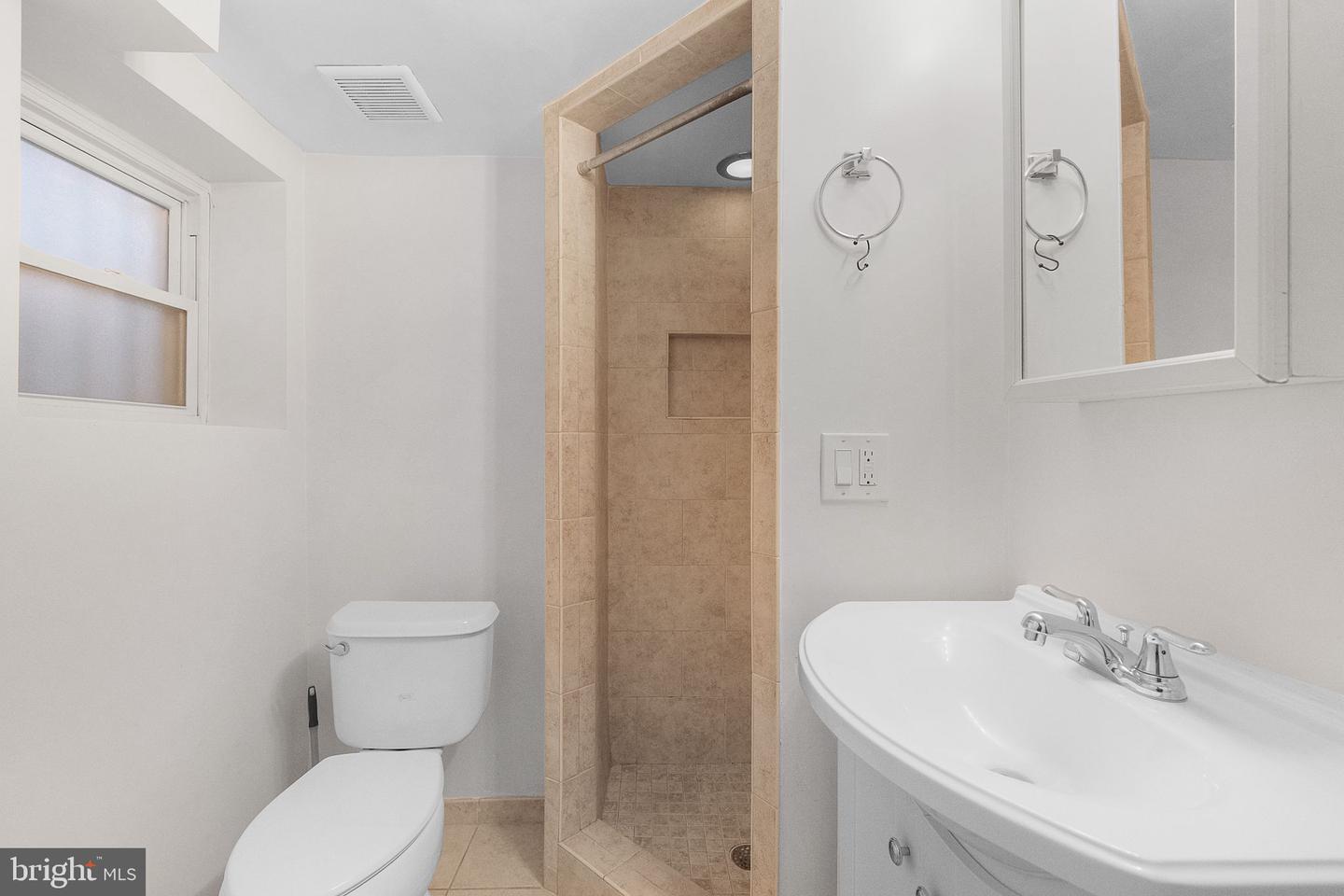 2803 N NORTH CAPITOL ST NE, WASHINGTON, District Of Columbia 20002, 4 Bedrooms Bedrooms, ,3 BathroomsBathrooms,Residential,For sale,2803 N NORTH CAPITOL ST NE,DCDC2247696 MLS # DCDC2247696