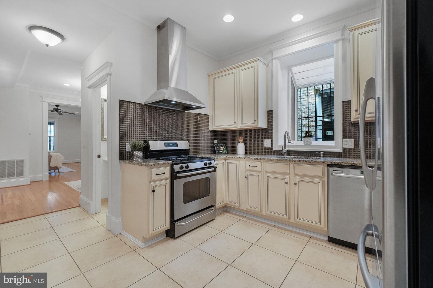 2803 N NORTH CAPITOL ST NE, WASHINGTON, District Of Columbia 20002, 4 Bedrooms Bedrooms, ,3 BathroomsBathrooms,Residential,For sale,2803 N NORTH CAPITOL ST NE,DCDC2247696 MLS # DCDC2247696