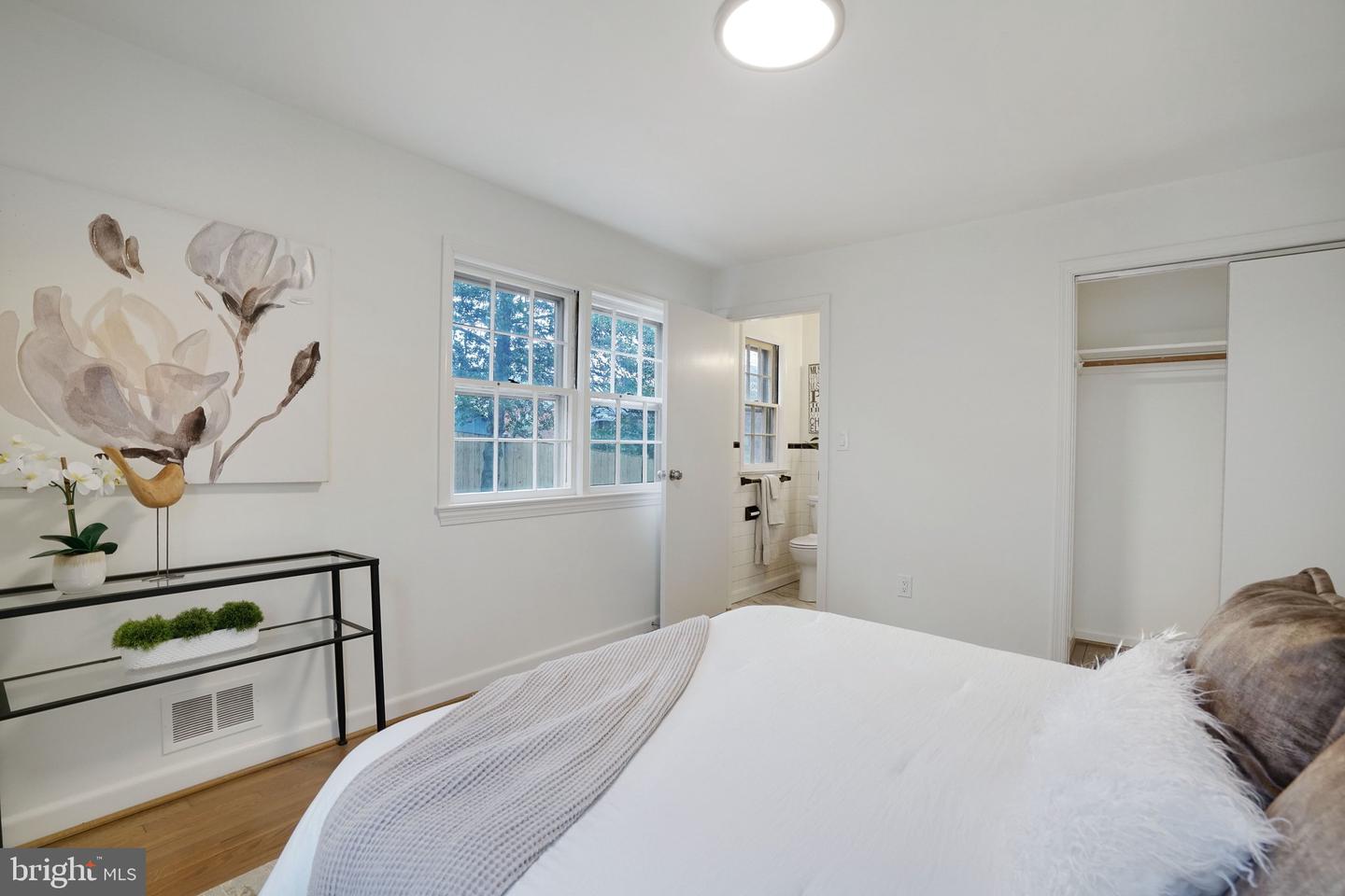 5411 22ND ST N, ARLINGTON, Virginia 22205, 4 Bedrooms Bedrooms, ,3 BathroomsBathrooms,Residential,For sale,5411 22ND ST N,VAAR2069296 MLS # VAAR2069296