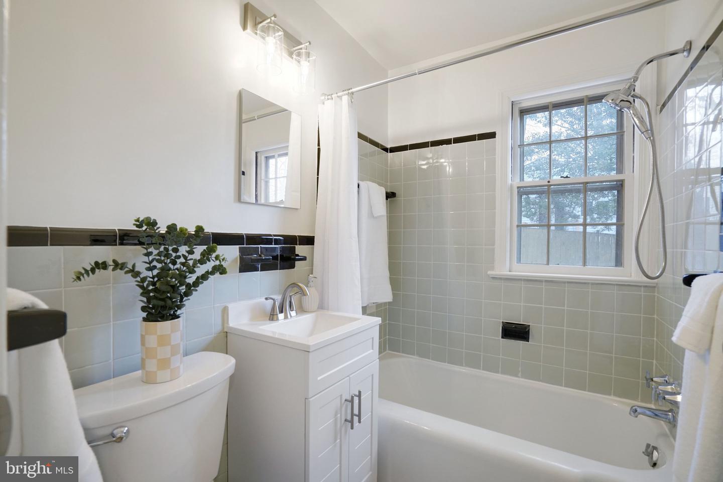 5411 22ND ST N, ARLINGTON, Virginia 22205, 4 Bedrooms Bedrooms, ,3 BathroomsBathrooms,Residential,For sale,5411 22ND ST N,VAAR2069296 MLS # VAAR2069296