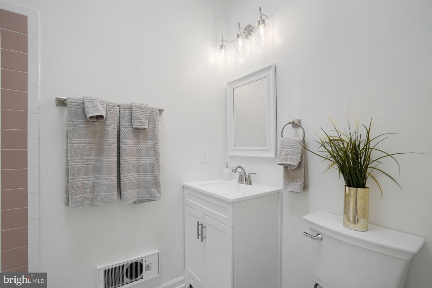 5411 22ND ST N, ARLINGTON, Virginia 22205, 4 Bedrooms Bedrooms, ,3 BathroomsBathrooms,Residential,For sale,5411 22ND ST N,VAAR2069296 MLS # VAAR2069296