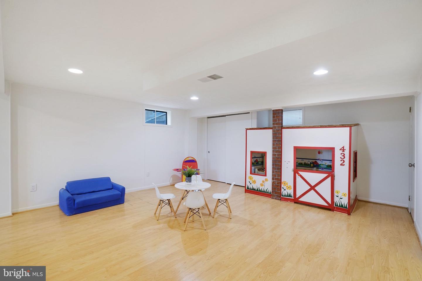 5411 22ND ST N, ARLINGTON, Virginia 22205, 4 Bedrooms Bedrooms, ,3 BathroomsBathrooms,Residential,For sale,5411 22ND ST N,VAAR2069296 MLS # VAAR2069296