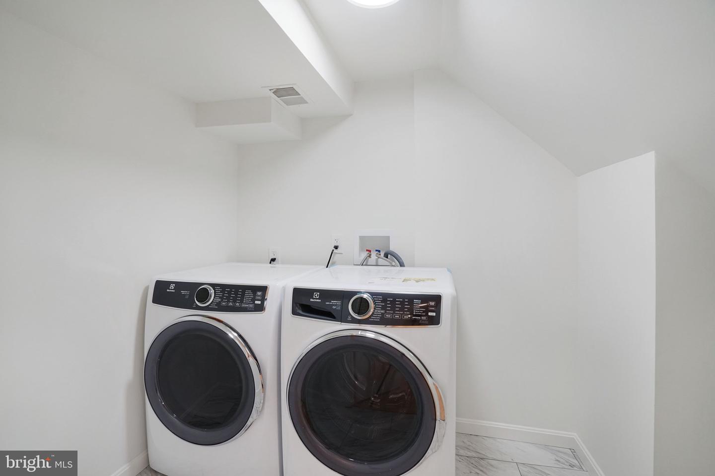 5411 22ND ST N, ARLINGTON, Virginia 22205, 4 Bedrooms Bedrooms, ,3 BathroomsBathrooms,Residential,For sale,5411 22ND ST N,VAAR2069296 MLS # VAAR2069296