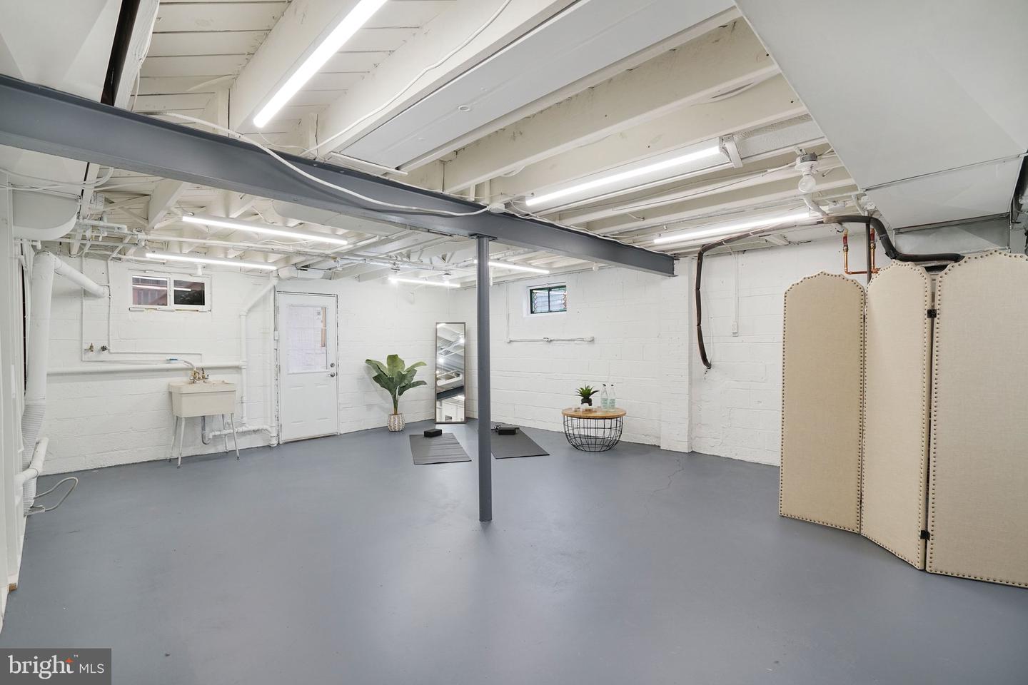 5411 22ND ST N, ARLINGTON, Virginia 22205, 4 Bedrooms Bedrooms, ,3 BathroomsBathrooms,Residential,For sale,5411 22ND ST N,VAAR2069296 MLS # VAAR2069296