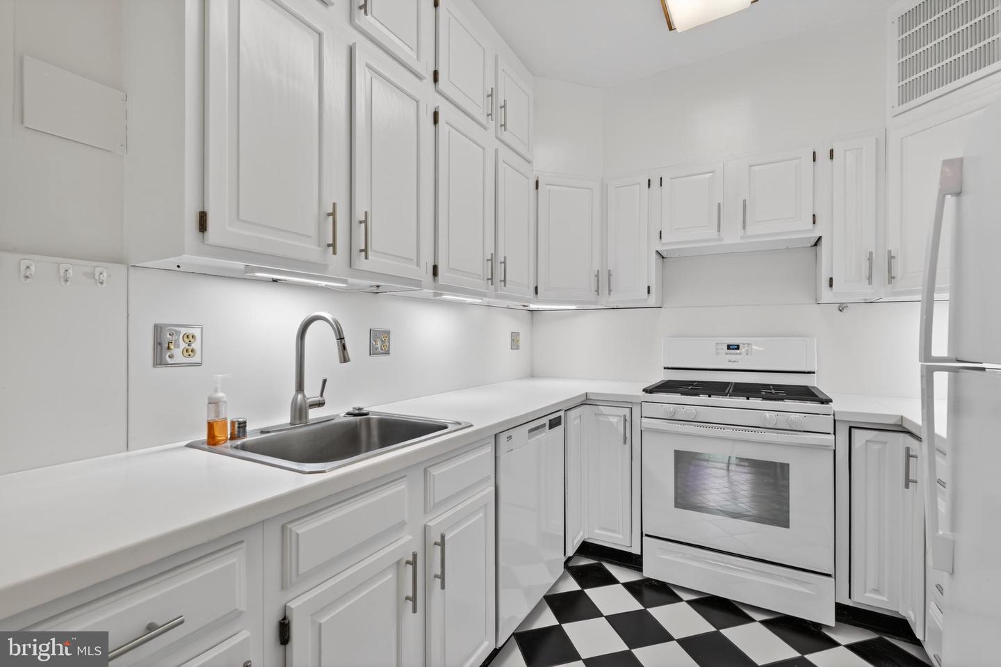 4000 CATHEDRAL AVE NW #406B, WASHINGTON, District Of Columbia 20016, 2 Bedrooms Bedrooms, ,1 BathroomBathrooms,Residential,For sale,4000 CATHEDRAL AVE NW #406B,DCDC2247418 MLS # DCDC2247418 4000 CATHEDRAL AVE NW #406B, WASHINGTON, District Of Columbia 20016, 2 Bedrooms Bedrooms, ,1 BathroomBathrooms,Residential,For sale,4000 CATHEDRAL AVE NW #406B,DCDC2247418 MLS # DCDC2247418