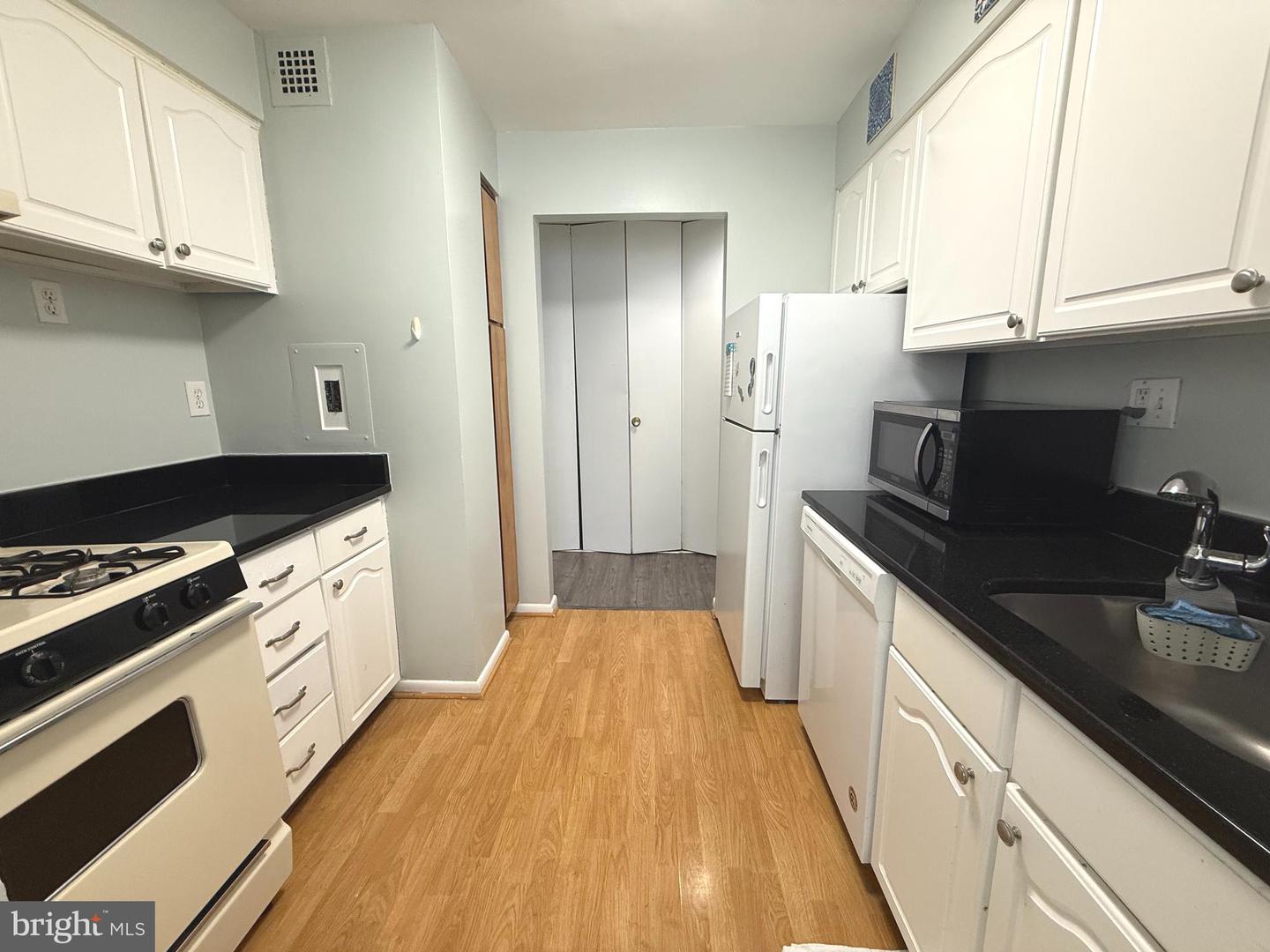 600 ROOSEVELT BLVD #611, FALLS CHURCH, Virginia 22044, 2 Bedrooms Bedrooms, ,1 BathroomBathrooms,Residential,For sale,600 ROOSEVELT BLVD #611,VAFA2003608 MLS # VAFA2003608