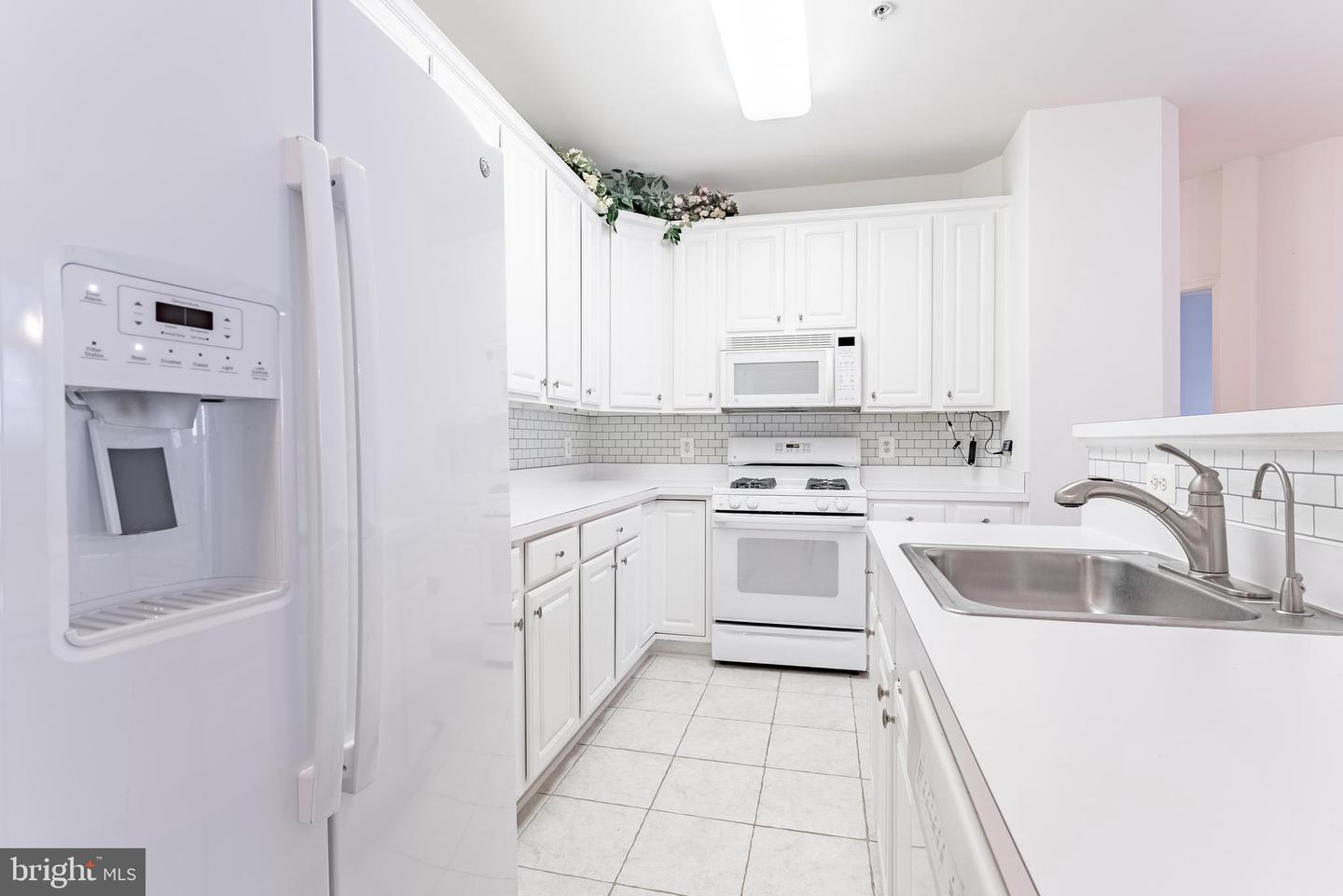 11575 CAVALIER LANDING CT #301, FAIRFAX, Virginia 22030, 2 Bedrooms Bedrooms, ,2 BathroomsBathrooms,Residential,For sale,11575 CAVALIER LANDING CT #301,VAFX2292522 MLS # VAFX2292522