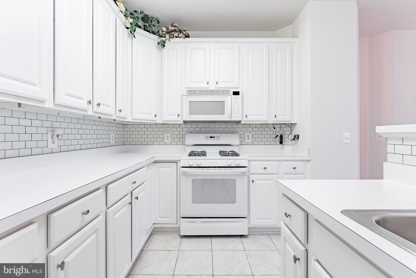 11575 CAVALIER LANDING CT #301, FAIRFAX, Virginia 22030, 2 Bedrooms Bedrooms, ,2 BathroomsBathrooms,Residential,For sale,11575 CAVALIER LANDING CT #301,VAFX2292522 MLS # VAFX2292522