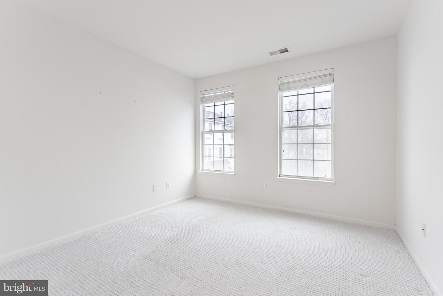 11575 CAVALIER LANDING CT #301, FAIRFAX, Virginia 22030, 2 Bedrooms Bedrooms, ,2 BathroomsBathrooms,Residential,For sale,11575 CAVALIER LANDING CT #301,VAFX2292522 MLS # VAFX2292522