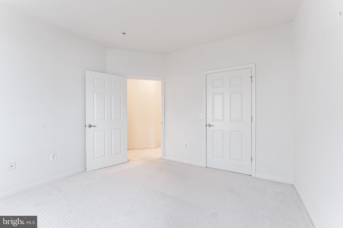 11575 CAVALIER LANDING CT #301, FAIRFAX, Virginia 22030, 2 Bedrooms Bedrooms, ,2 BathroomsBathrooms,Residential,For sale,11575 CAVALIER LANDING CT #301,VAFX2292522 MLS # VAFX2292522