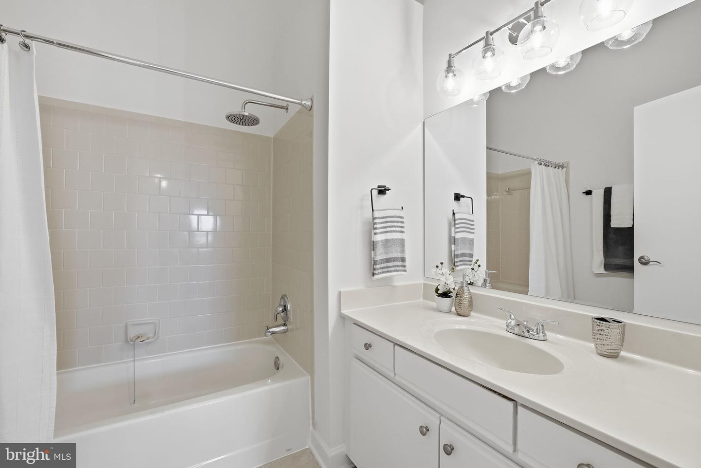 12940-C GRAYS POINTE RD #12940-C, FAIRFAX, Virginia 22033, 2 Bedrooms Bedrooms, ,2 BathroomsBathrooms,Residential,For sale,12940-C GRAYS POINTE RD #12940-C,VAFX2292742 MLS # VAFX2292742