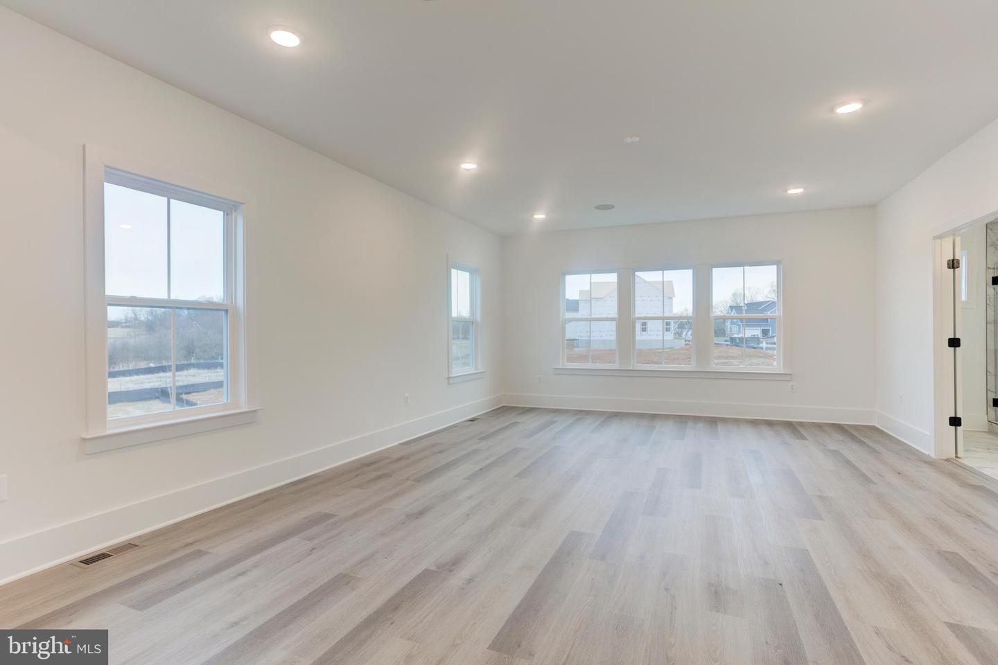 23786 INDIGO BUNTING CT, ALDIE, Virginia 20105, 5 Bedrooms Bedrooms, ,5 BathroomsBathrooms,Residential,For sale,23786 INDIGO BUNTING CT,VALO2116768 MLS # VALO2116768