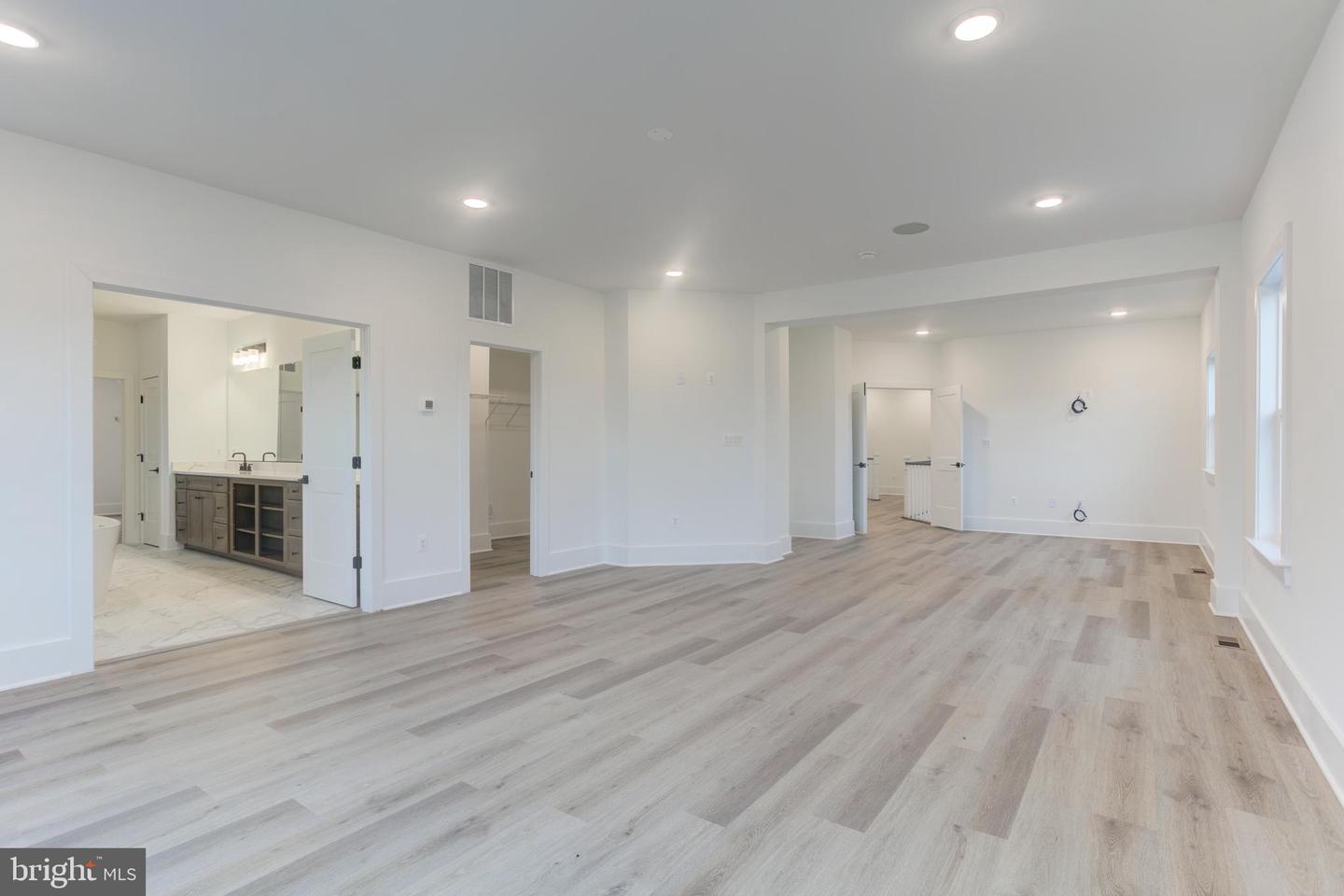 23786 INDIGO BUNTING CT, ALDIE, Virginia 20105, 5 Bedrooms Bedrooms, ,5 BathroomsBathrooms,Residential,For sale,23786 INDIGO BUNTING CT,VALO2116768 MLS # VALO2116768