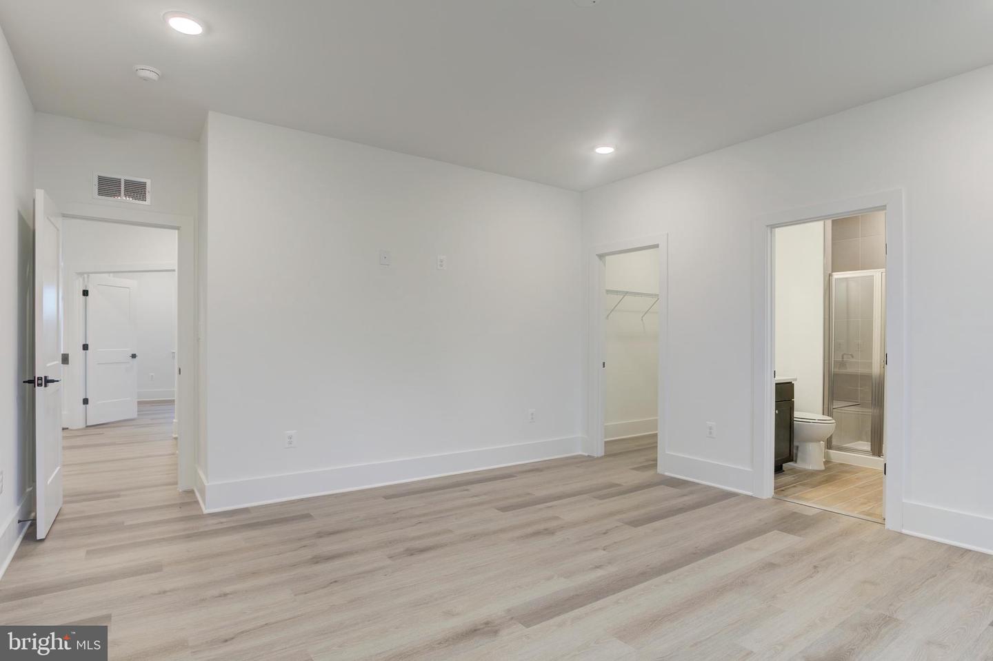 23786 INDIGO BUNTING CT, ALDIE, Virginia 20105, 5 Bedrooms Bedrooms, ,5 BathroomsBathrooms,Residential,For sale,23786 INDIGO BUNTING CT,VALO2116768 MLS # VALO2116768