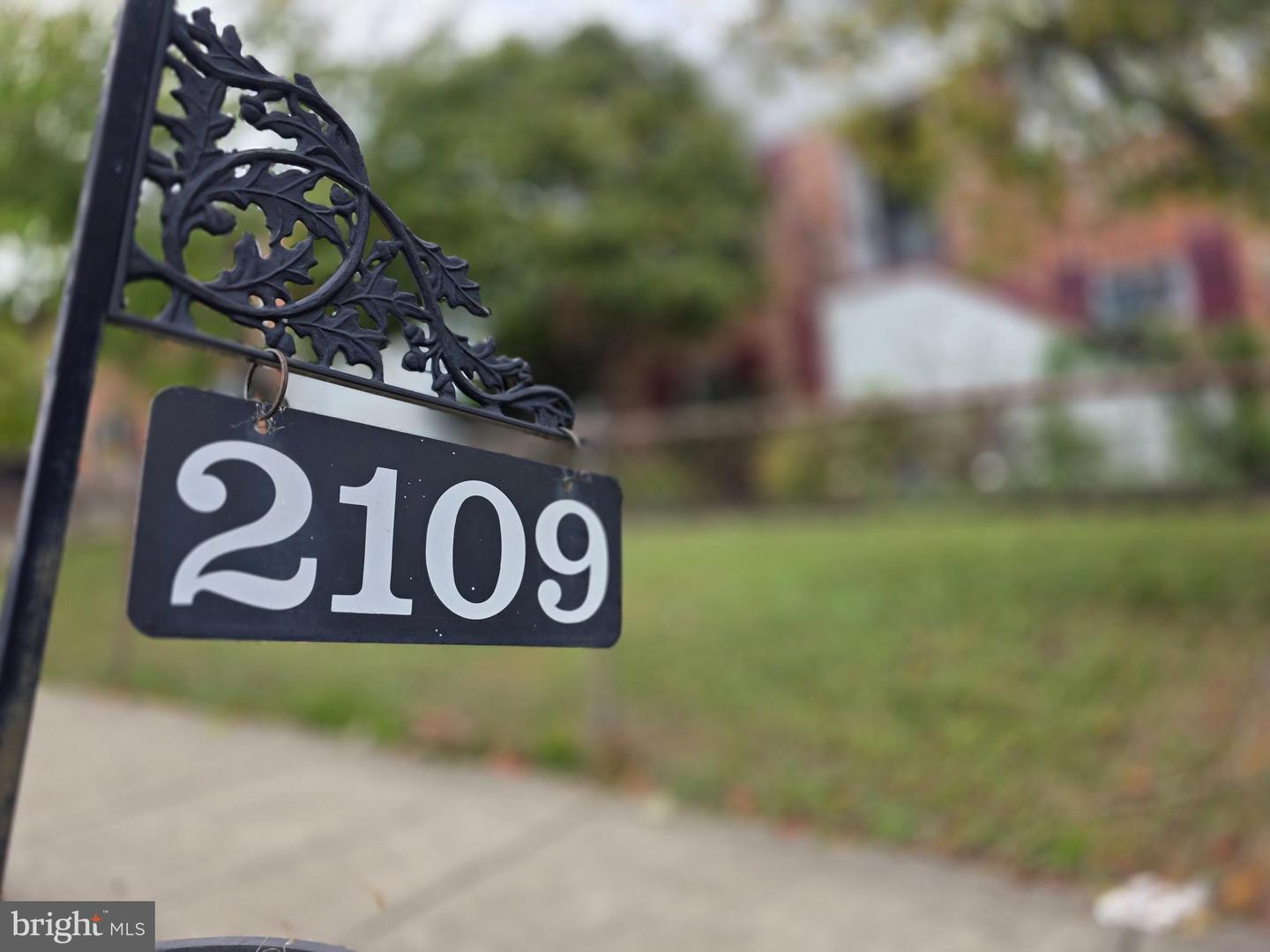 2109 S LOWELL ST, ARLINGTON, Virginia 22204, 4 Bedrooms Bedrooms, ,3 BathroomsBathrooms,Residential,For sale,2109 S LOWELL ST,VAAR2069326 MLS # VAAR2069326