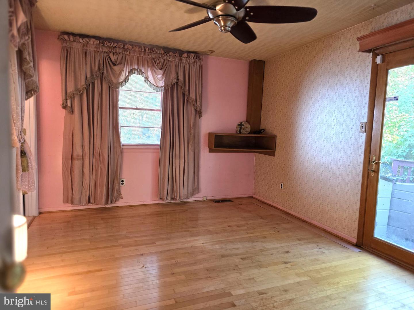 2109 S LOWELL ST, ARLINGTON, Virginia 22204, 4 Bedrooms Bedrooms, ,3 BathroomsBathrooms,Residential,For sale,2109 S LOWELL ST,VAAR2069326 MLS # VAAR2069326