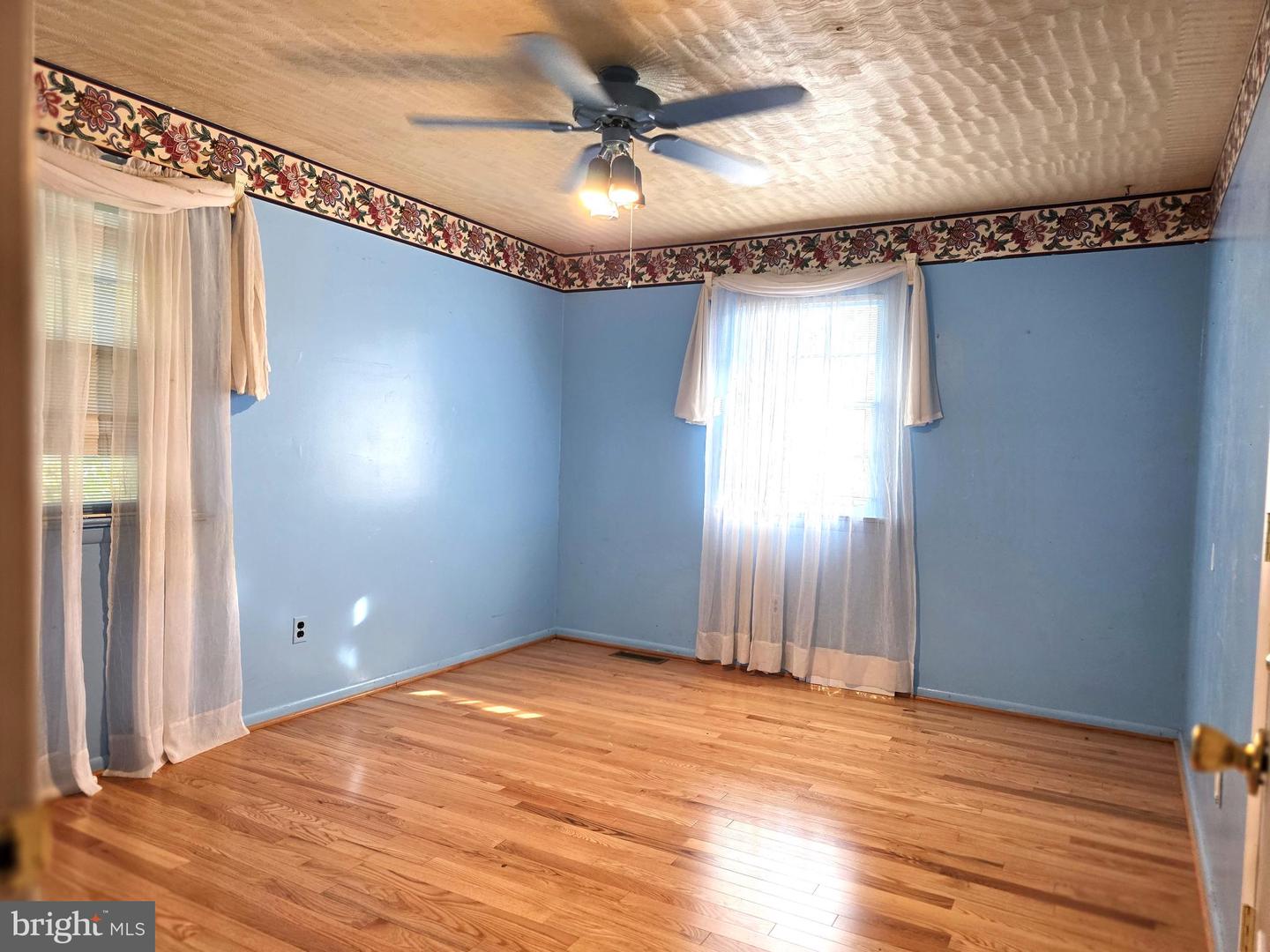 2109 S LOWELL ST, ARLINGTON, Virginia 22204, 4 Bedrooms Bedrooms, ,3 BathroomsBathrooms,Residential,For sale,2109 S LOWELL ST,VAAR2069326 MLS # VAAR2069326