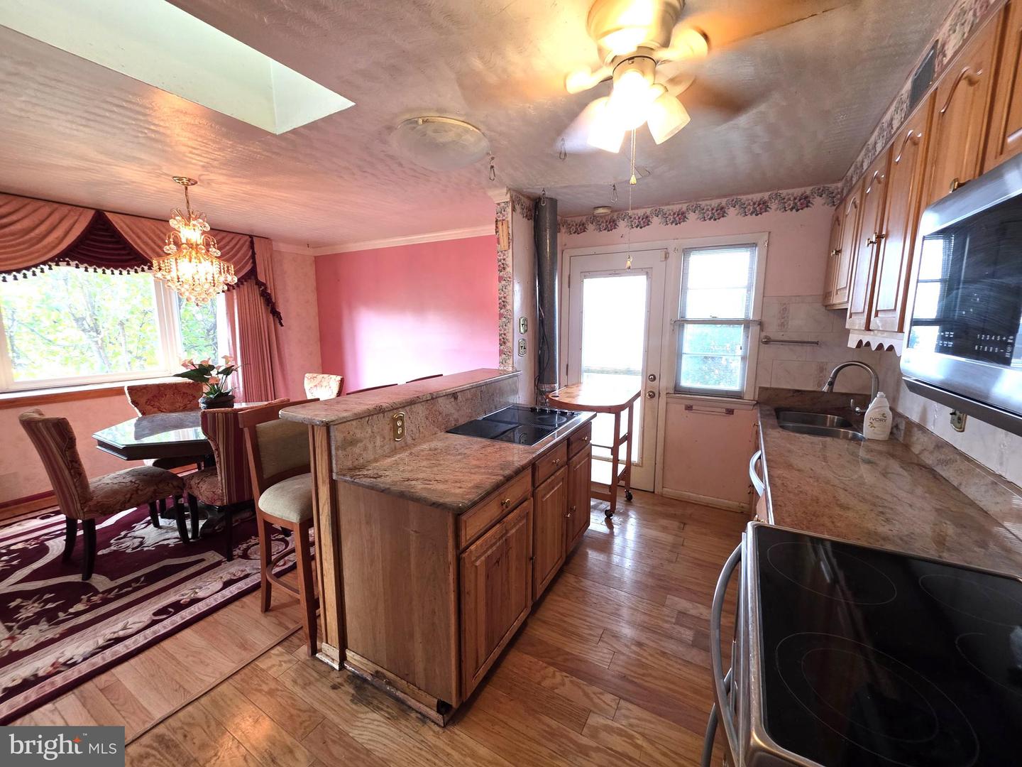 2109 S LOWELL ST, ARLINGTON, Virginia 22204, 4 Bedrooms Bedrooms, ,3 BathroomsBathrooms,Residential,For sale,2109 S LOWELL ST,VAAR2069326 MLS # VAAR2069326