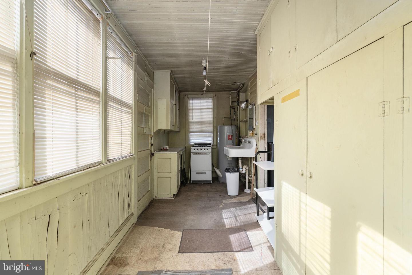 2510 CHARLES ST, FREDERICKSBURG, Virginia 22401, 2 Bedrooms Bedrooms, 3 Rooms Rooms,1 BathroomBathrooms,Residential,For sale,2510 CHARLES ST,VAFB2009722 MLS # VAFB2009722