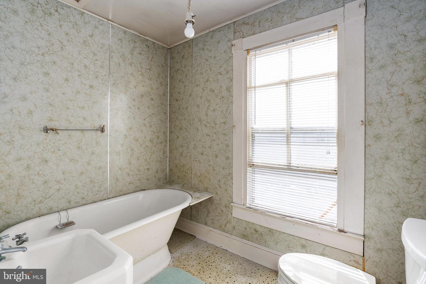 2510 CHARLES ST, FREDERICKSBURG, Virginia 22401, 2 Bedrooms Bedrooms, 3 Rooms Rooms,1 BathroomBathrooms,Residential,For sale,2510 CHARLES ST,VAFB2009722 MLS # VAFB2009722